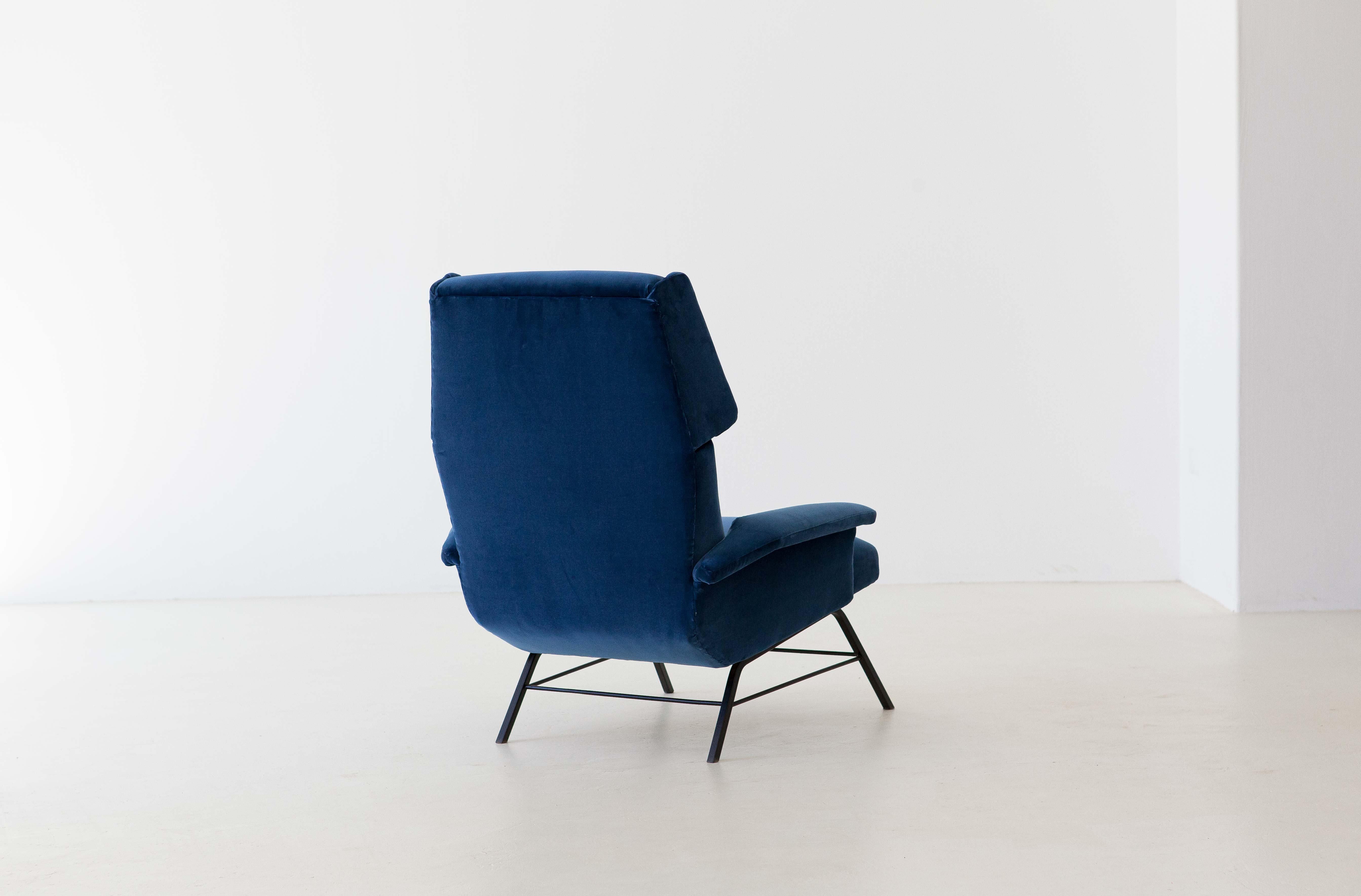 1950s Rare Italian Blue Velvet Lounge Armchair 4