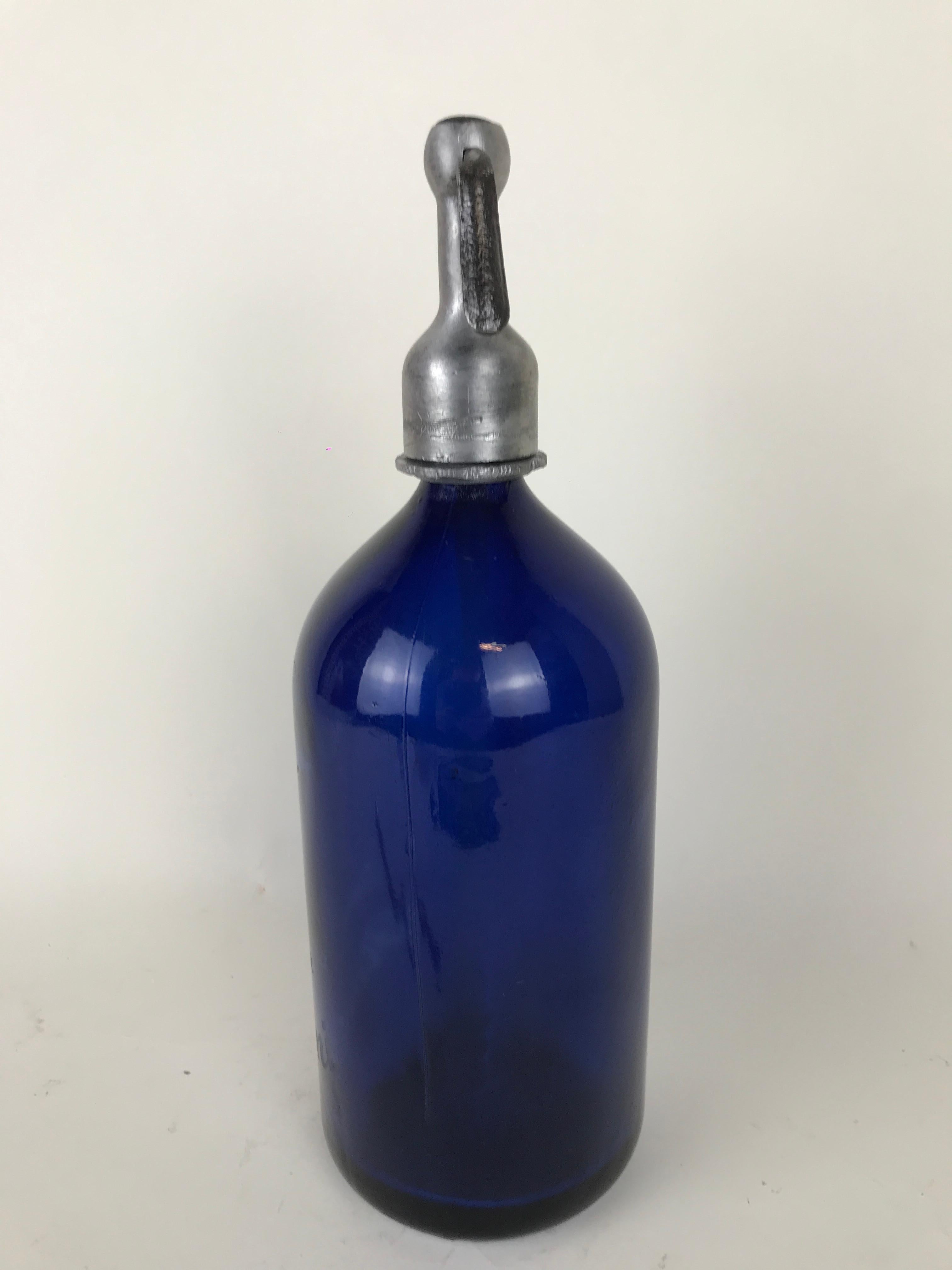 1950s Rare Vintage Cobalt Blue Glass Soda Syphon Seltzer Antica Farmacia Rimini In Good Condition For Sale In Milan, IT