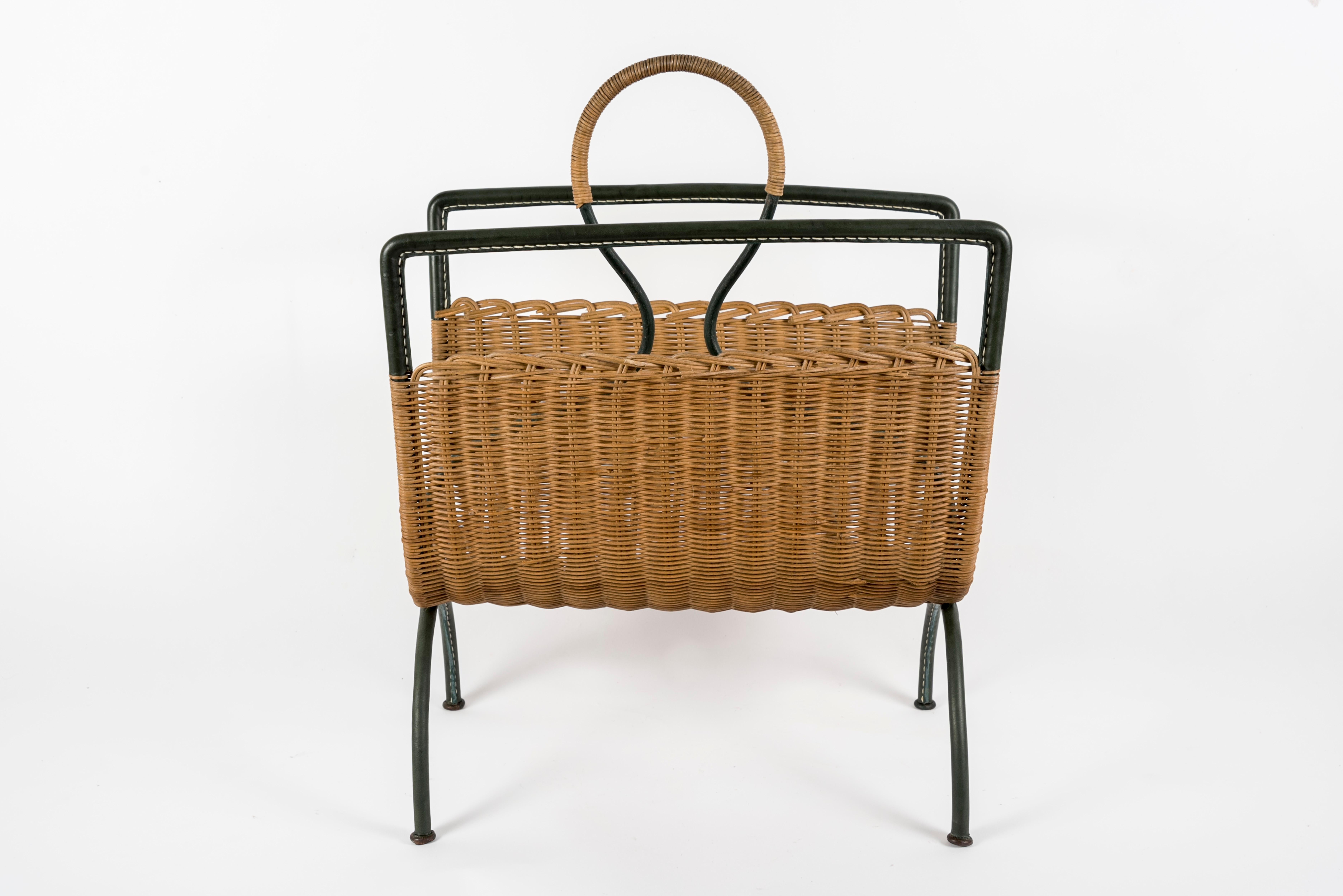 1950s Rattan and Stitched Leather Magazine Rack by Jacques Adnet In Good Condition In Bois-Colombes, FR