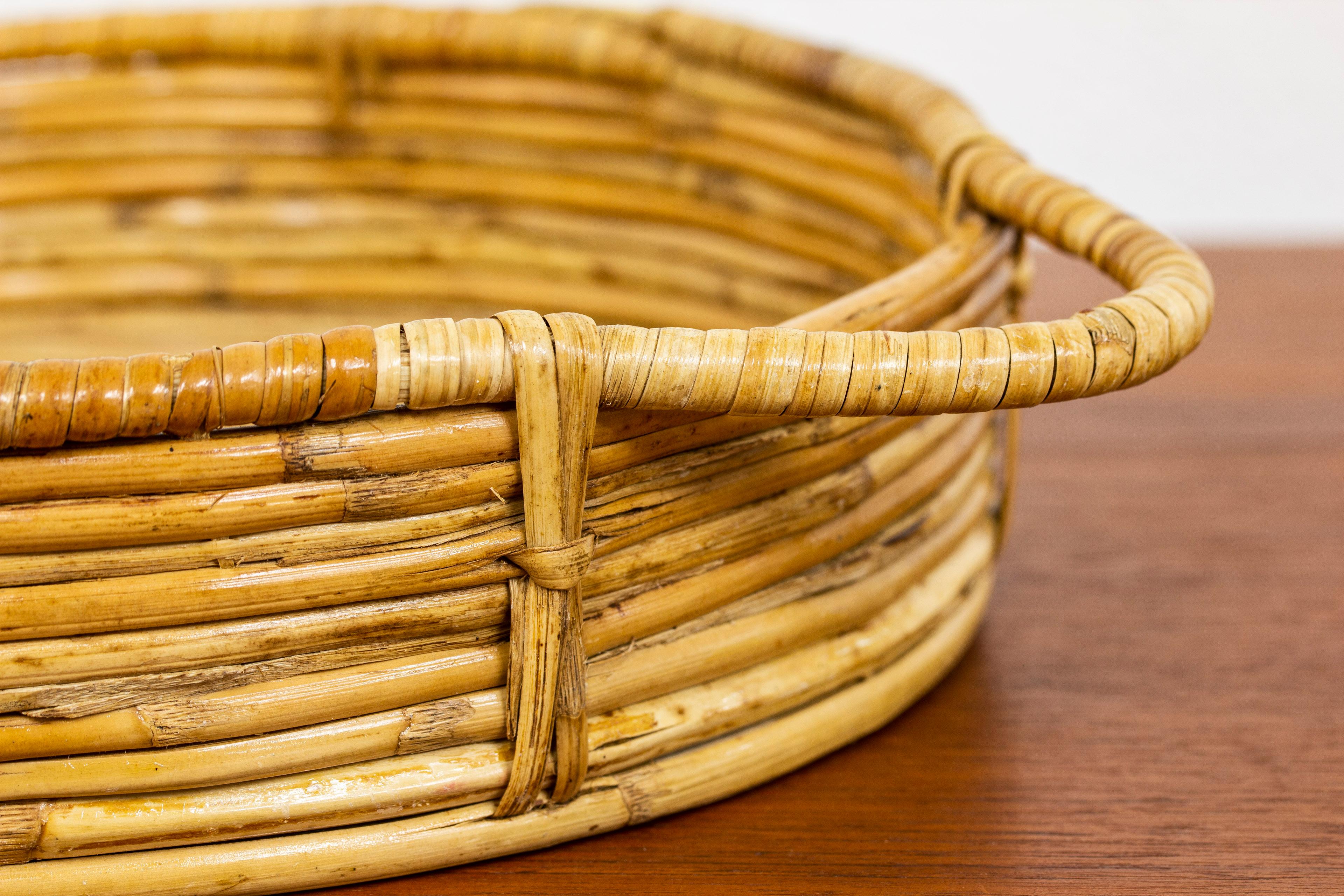Finnish 1950s Rattan basket serving tray from Finland, Nordic modern For Sale