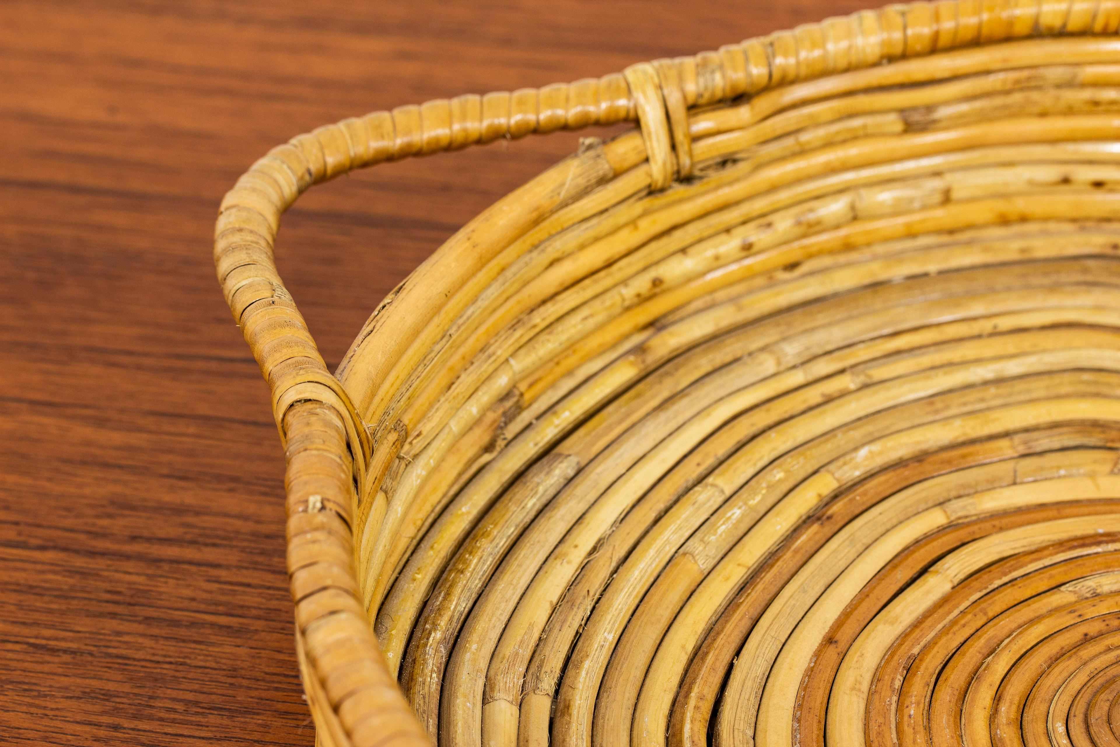 1950s Rattan basket serving tray from Finland, Nordic modern In Good Condition For Sale In Hägersten, SE