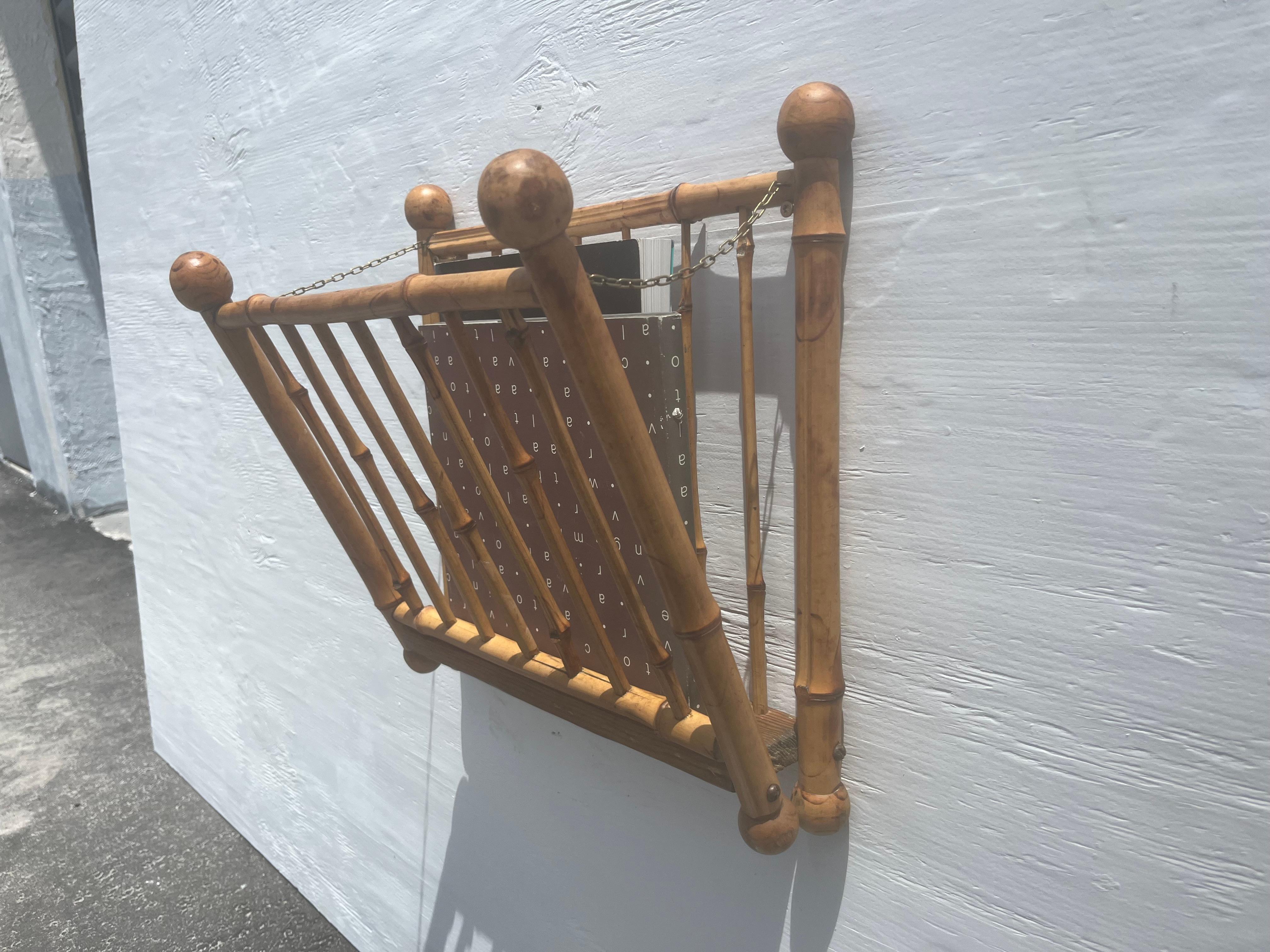 Mid-Century moderno Scaffale da parete in rattan anni '50, portariviste in vendita