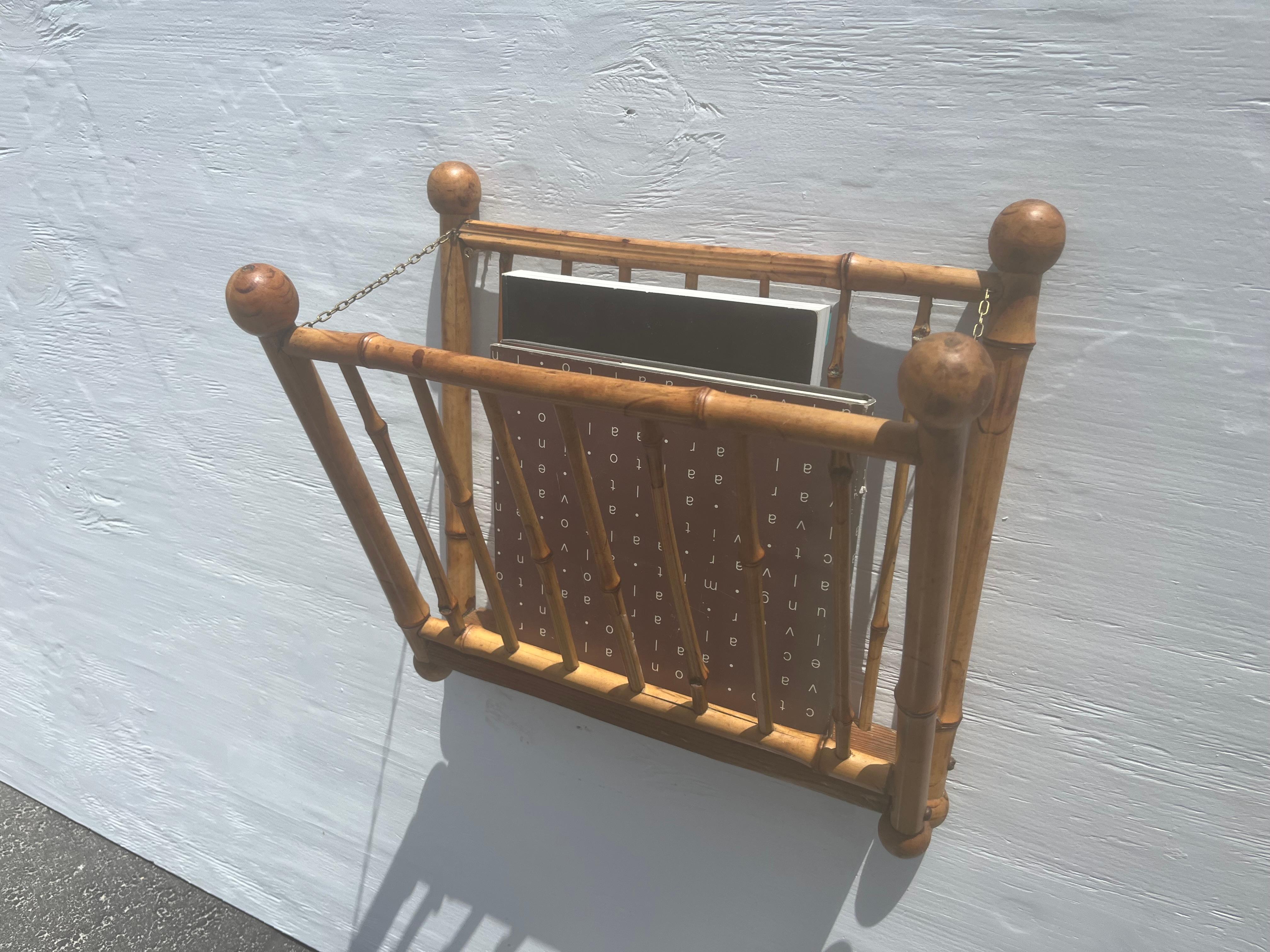 Americano Scaffale da parete in rattan anni '50, portariviste in vendita