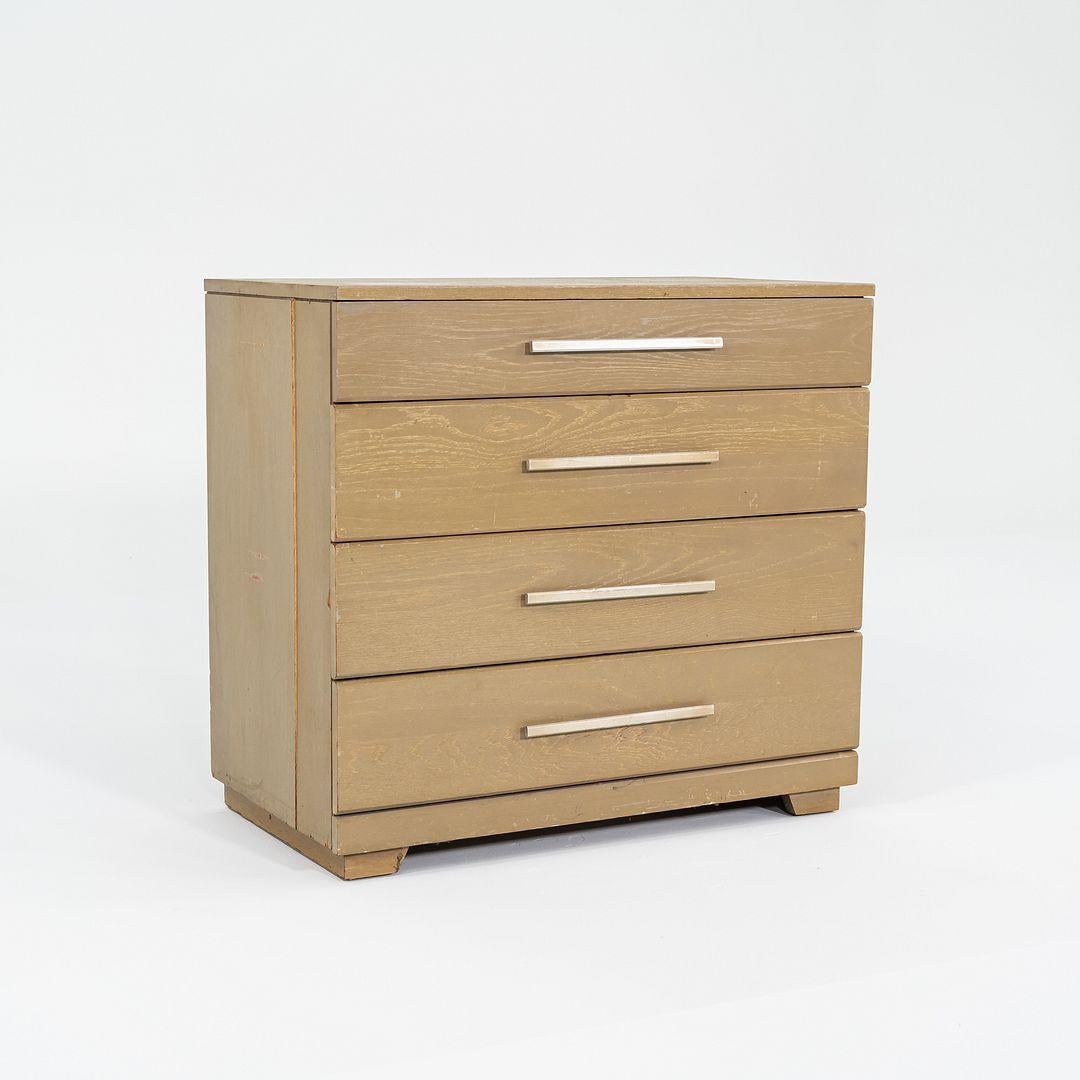1950 Raymond Loewy per Mengel Furniture - Comò a quattro cassetti in Oak Oak in vendita 3