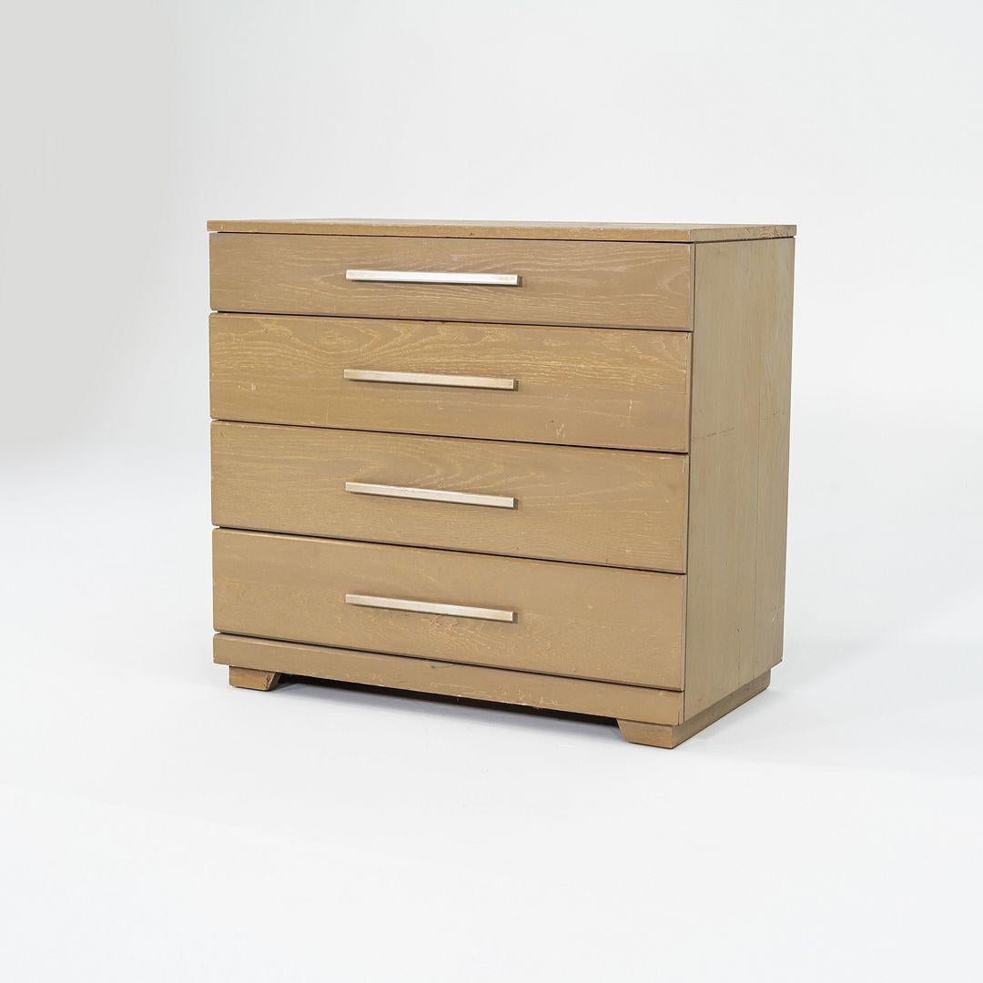 Moderno 1950 Raymond Loewy per Mengel Furniture - Comò a quattro cassetti in Oak Oak in vendita