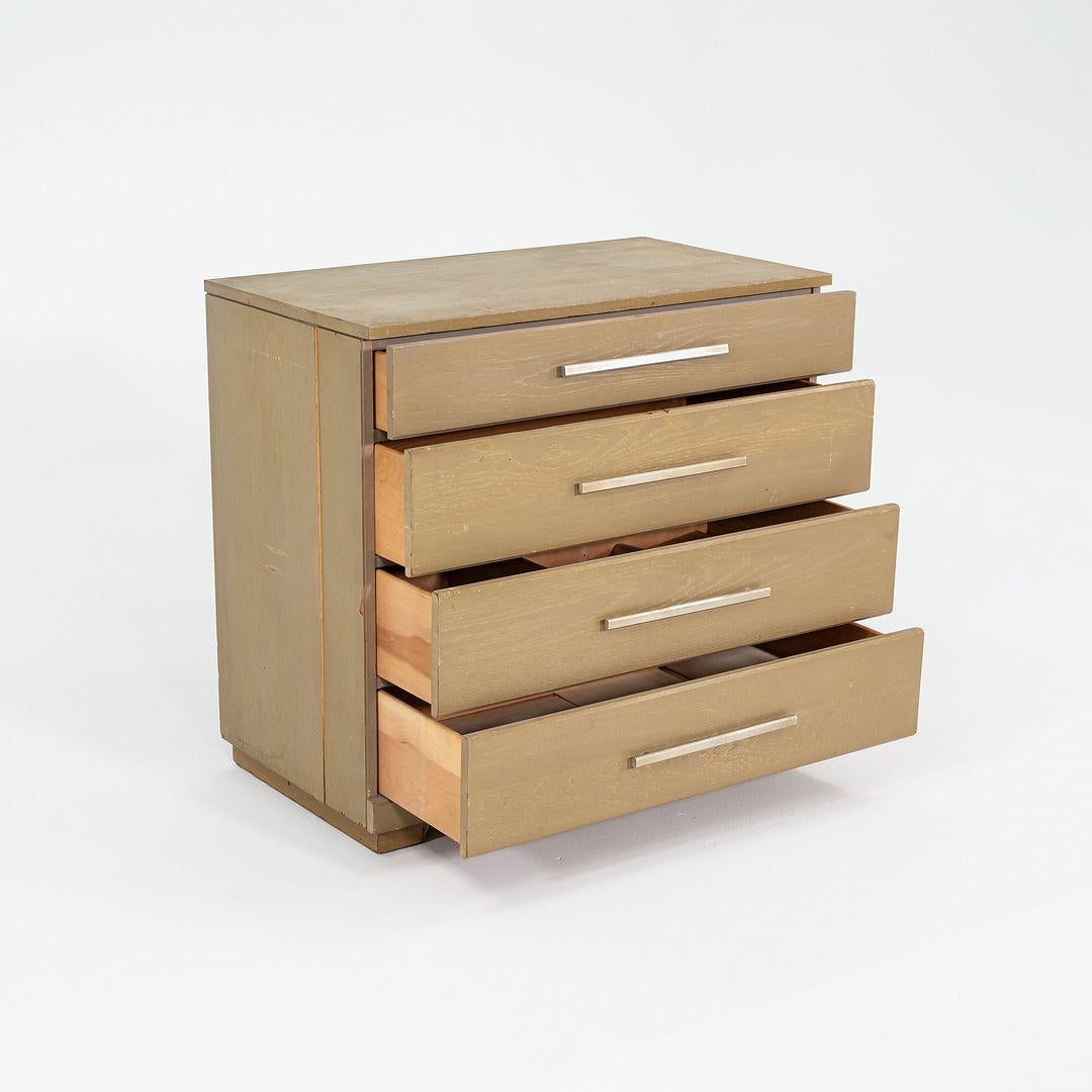 Americano 1950 Raymond Loewy per Mengel Furniture - Comò a quattro cassetti in Oak Oak in vendita