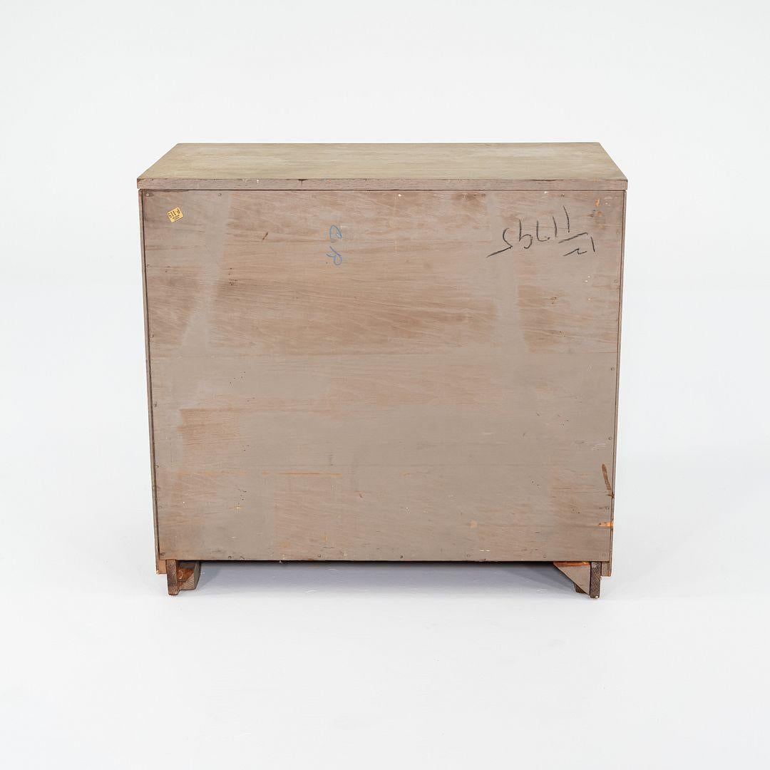 1950 Raymond Loewy per Mengel Furniture - Comò a quattro cassetti in Oak Oak in vendita 2