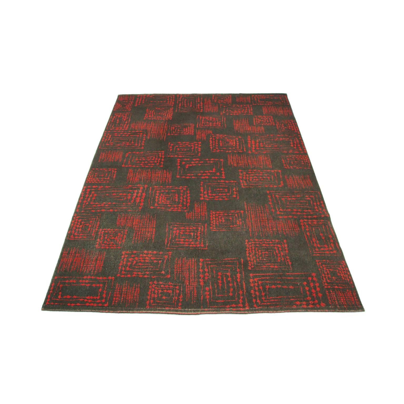 1950s rug designed and manufactured in Germany.

Red and grey geometric design.

Measures: L 300 cm x W 200 cm.