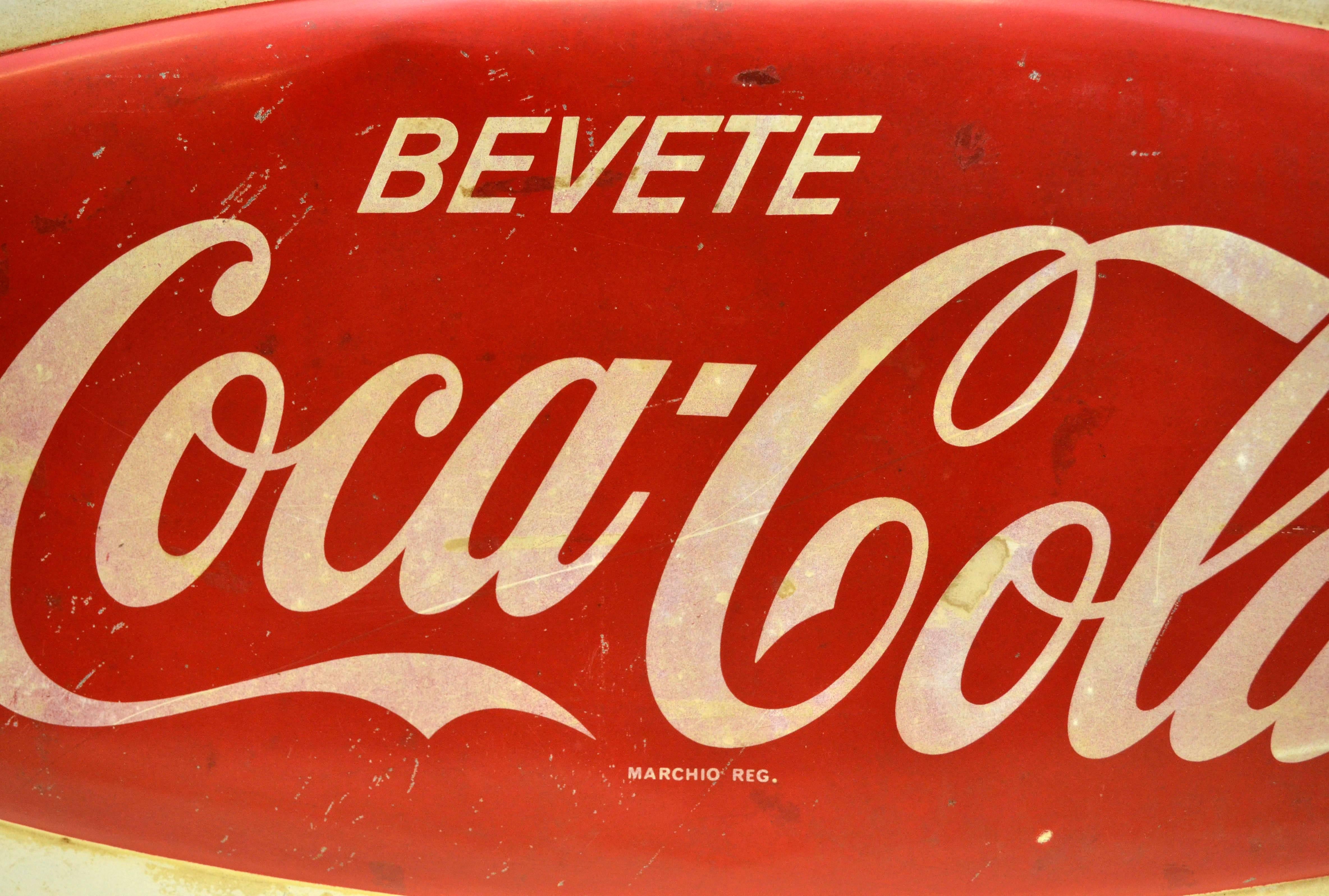 1950s Red and White Vintage Italian Metal Screen Printed Coca-Cola Sign im Zustand „Gut“ im Angebot in Milan, IT