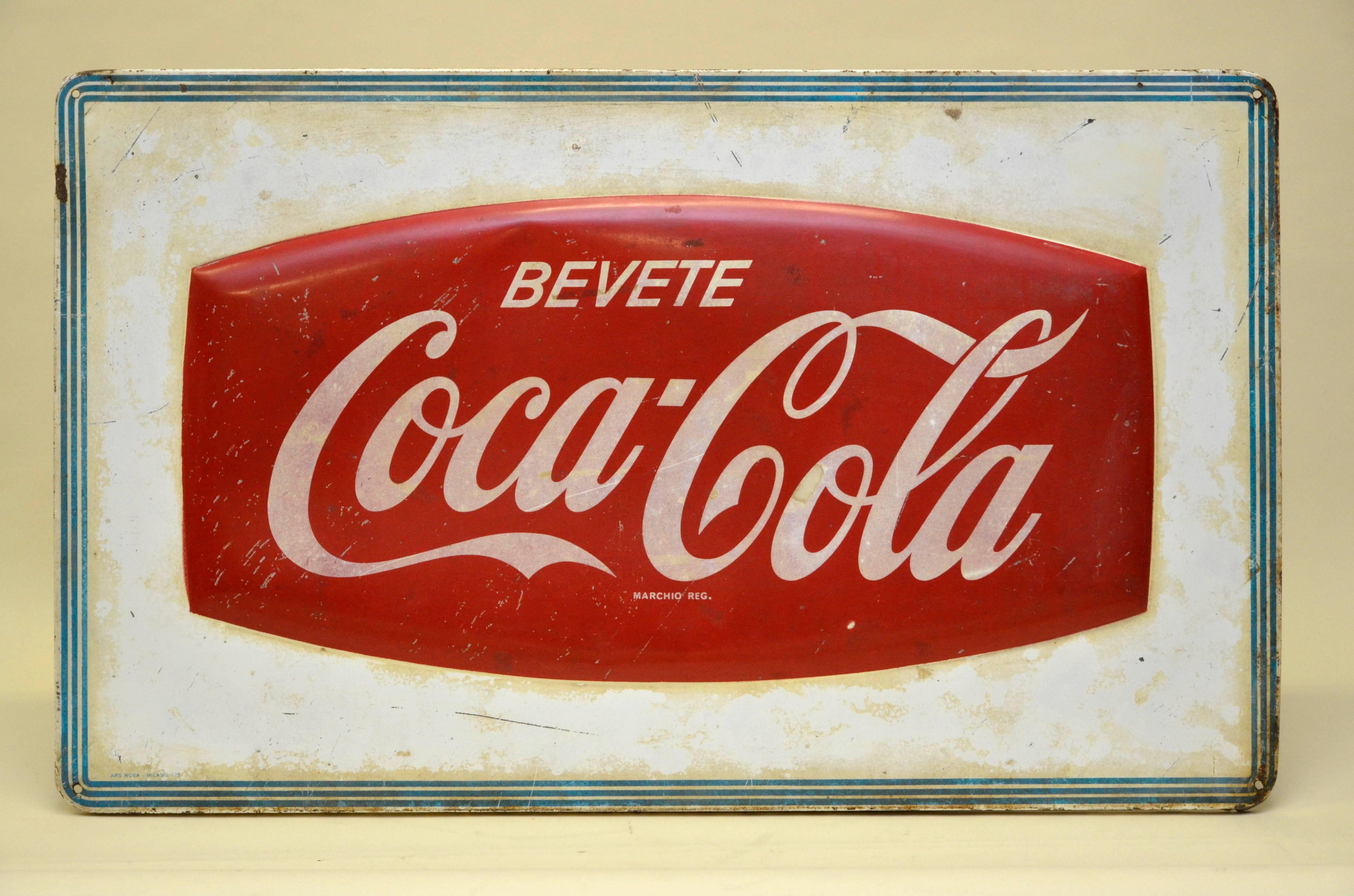 1950s Red and White Vintage Italian Metal Screen Printed Coca-Cola Sign In Good Condition For Sale In Milan, IT