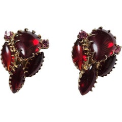 Orecchini a clip in vetro artistico rosso e strass rosa degli anni '50 in tonalità oro