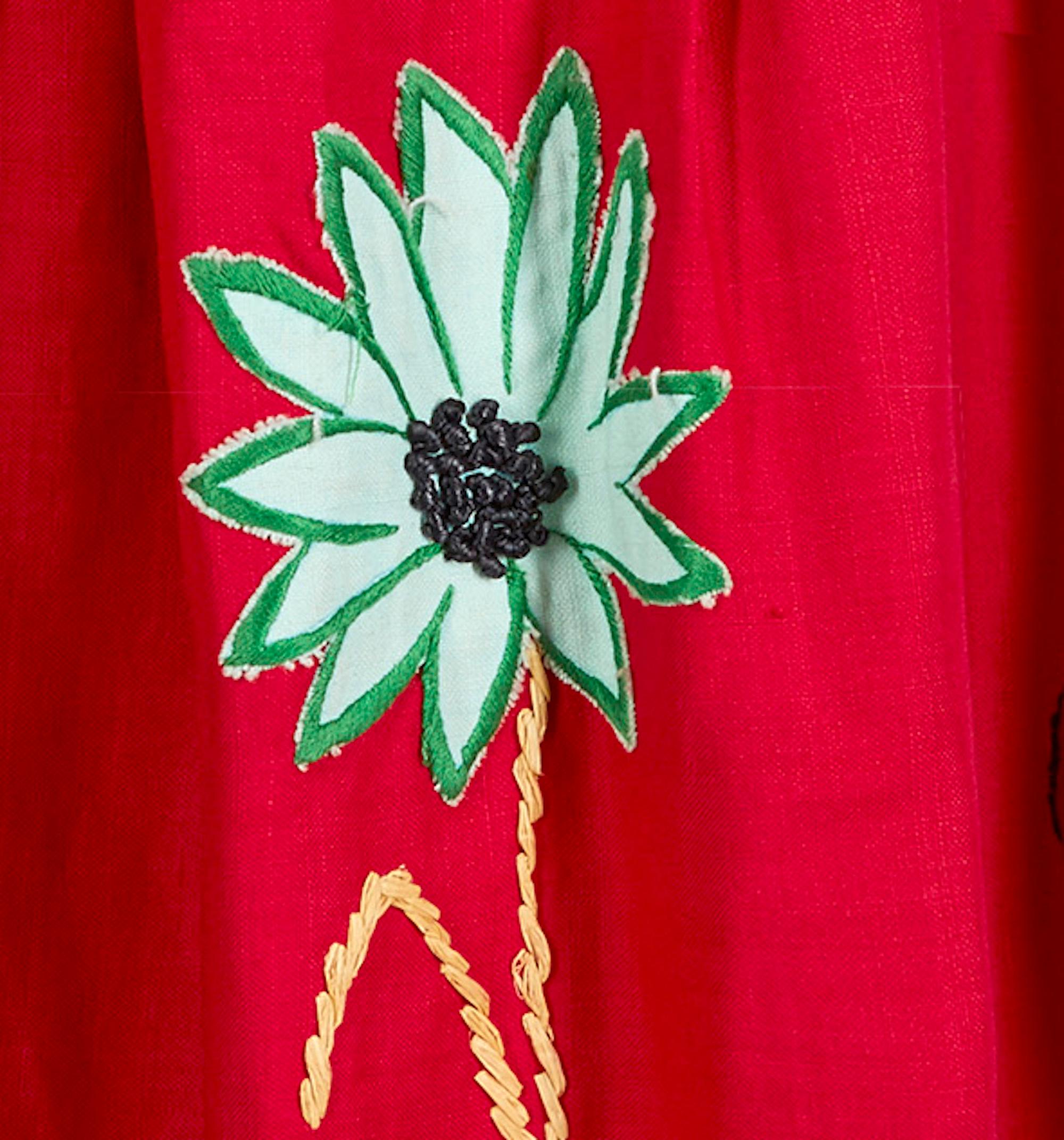 1950s Red Cotton Skirt With Floral Novelty Appliqué In Excellent Condition In London, GB