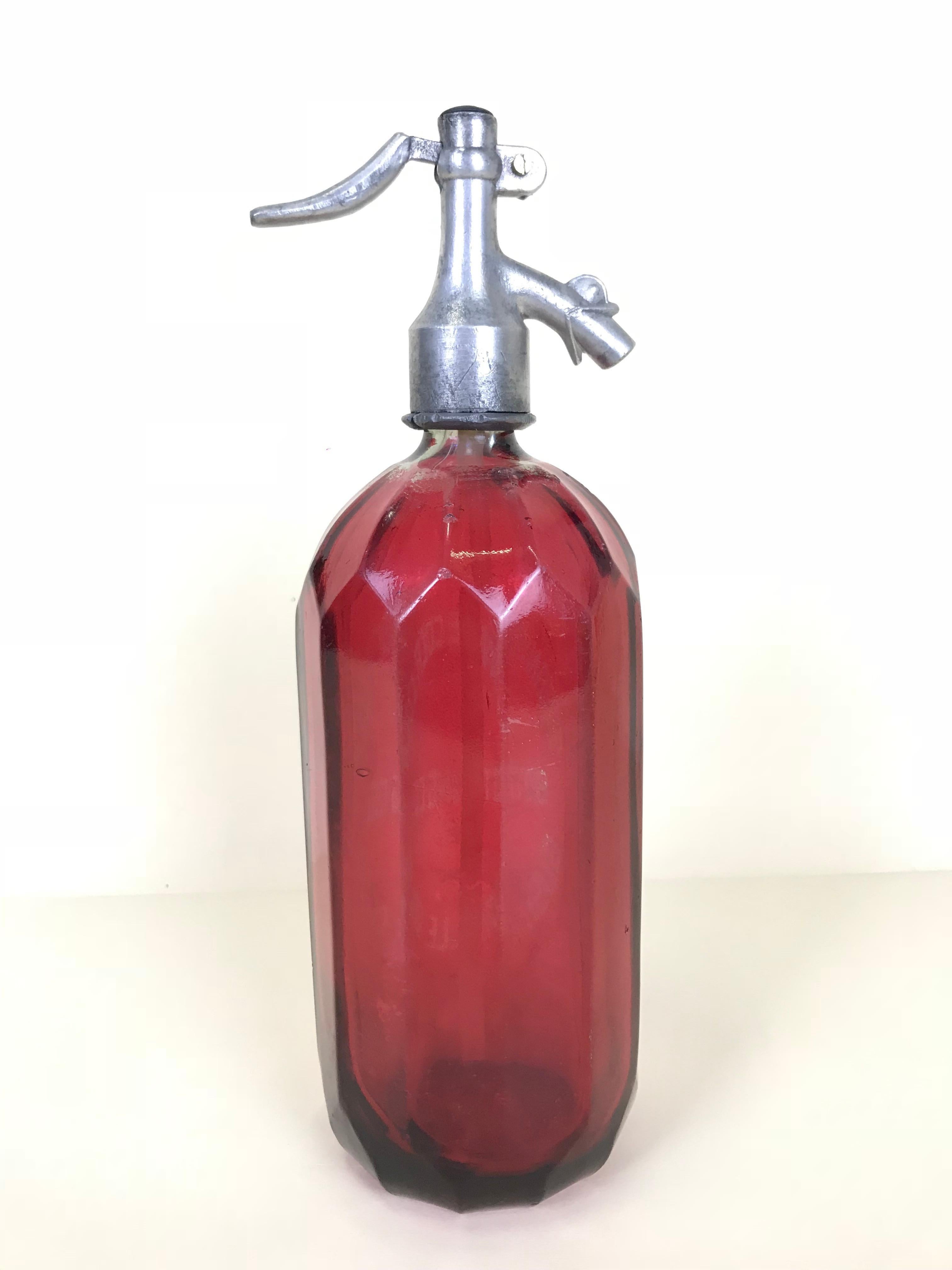 1950s Red Glass American Soda Syphon Seltzer Susanville Coca-Cola Bar Bottle In Good Condition For Sale In Milan, IT