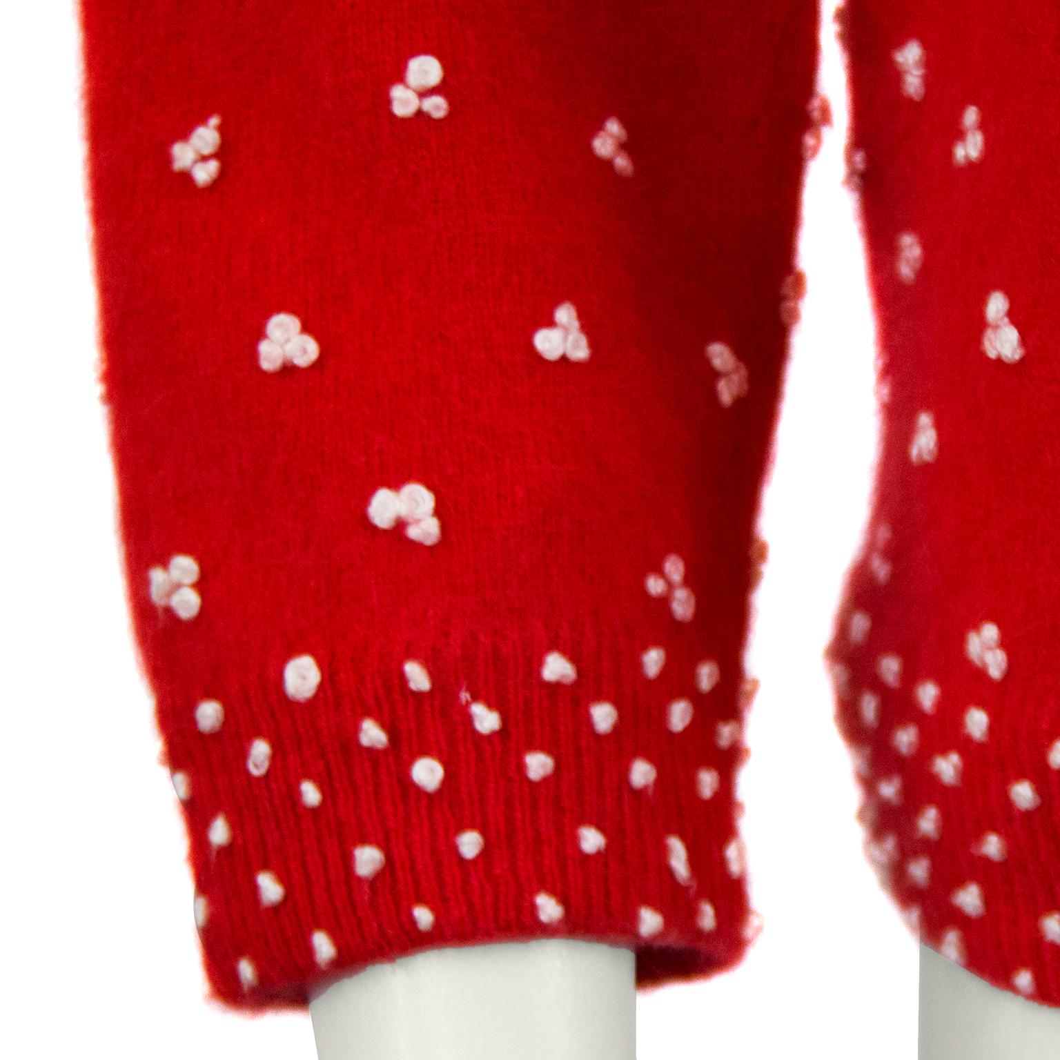 Cardigan en tricot rouge avec détails de nœuds français, années 1950 Pour femmes en vente