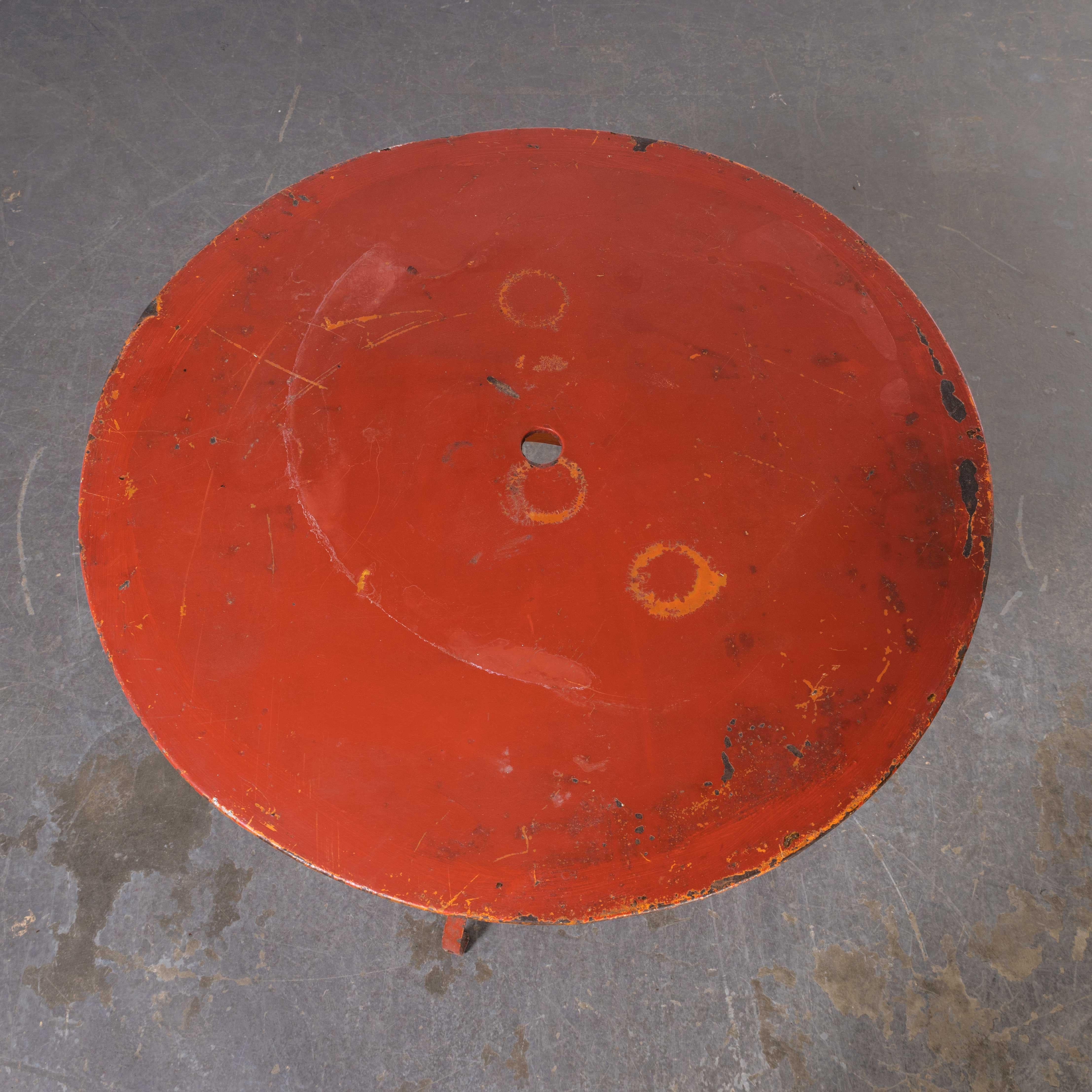 1950's Red Round French Metal Garden Dining Table For Sale 2