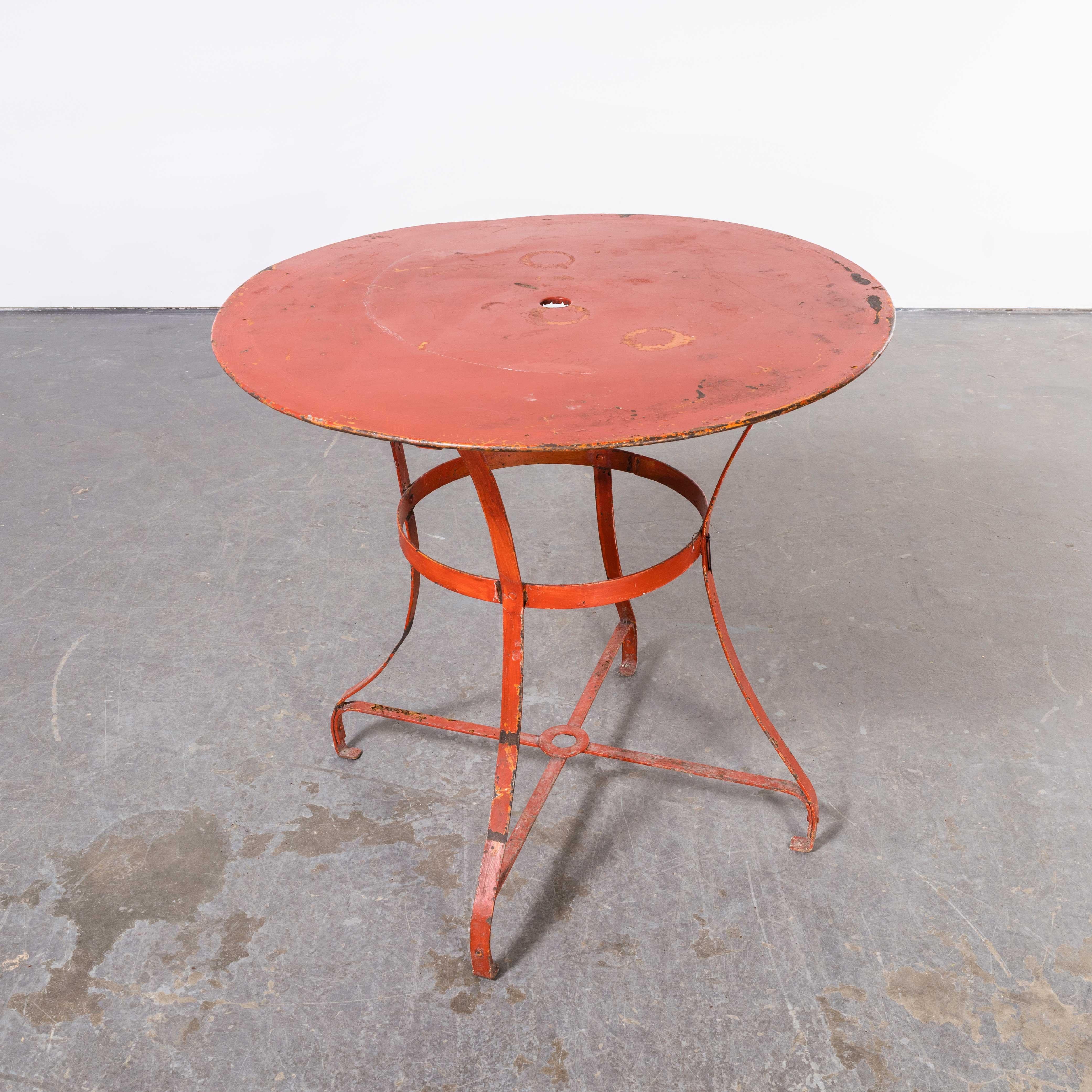 1950's Red Round French Metal Garden Dining Table For Sale 4