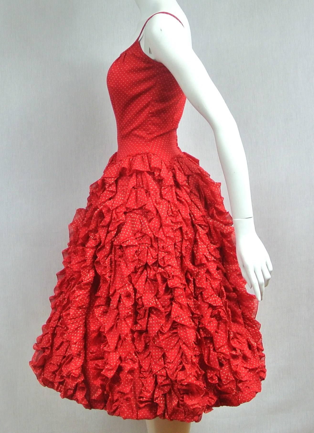 1950er Rotes gerafftes Kleid Flamenco Tänzerin Party  im Zustand „Gut“ im Angebot in Wallkill, NY