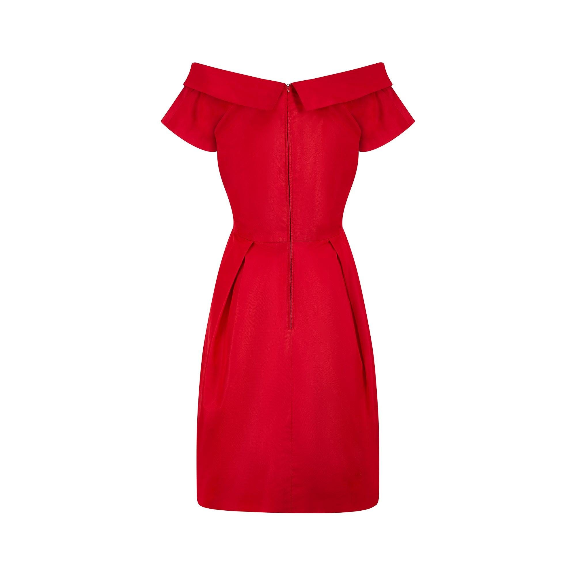1950s Red Silk Off-The-Shoulder Dress In Good Condition For Sale In London, GB