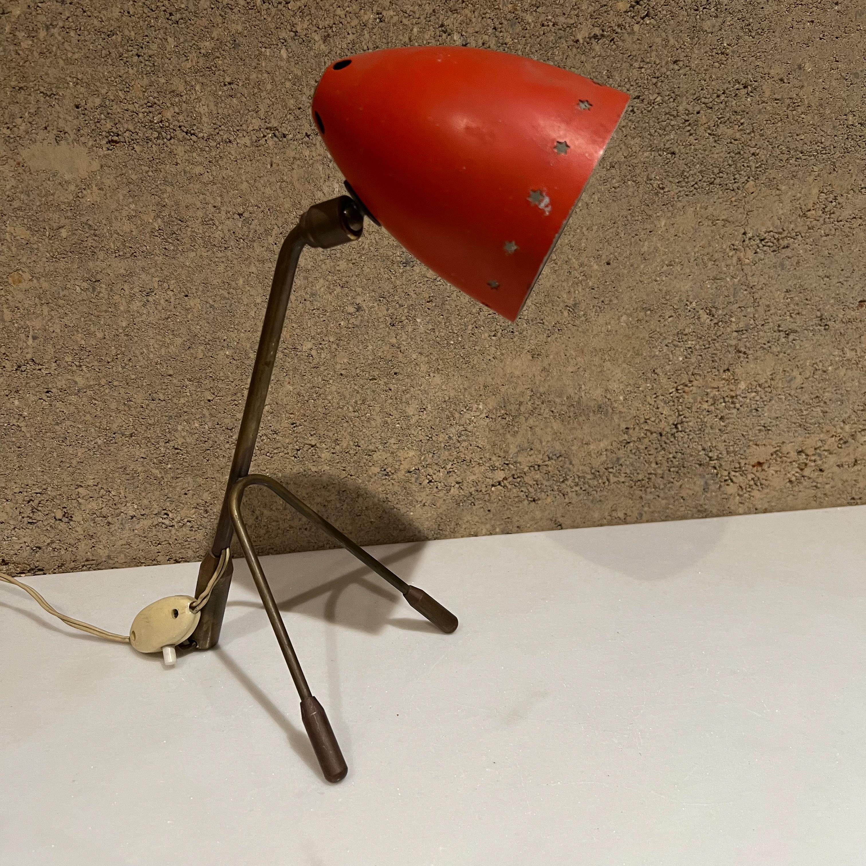 Lampe de bureau rouge vintage de style Pierre Guariche des années 1950, France en vente 3