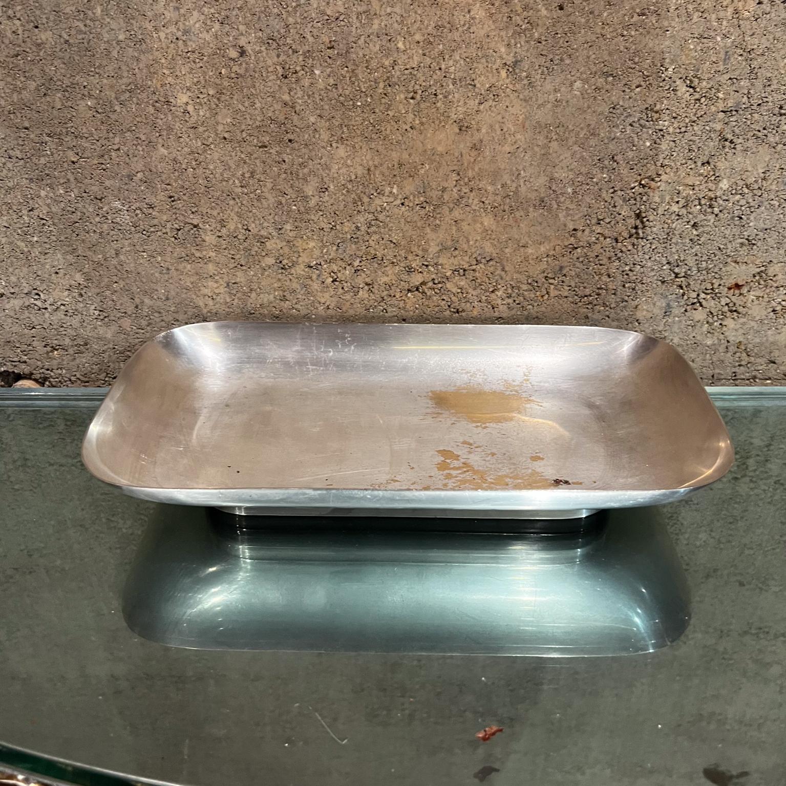 1950s Reed & Barton Embassy Dish Silver Service Tray In Good Condition For Sale In Chula Vista, CA