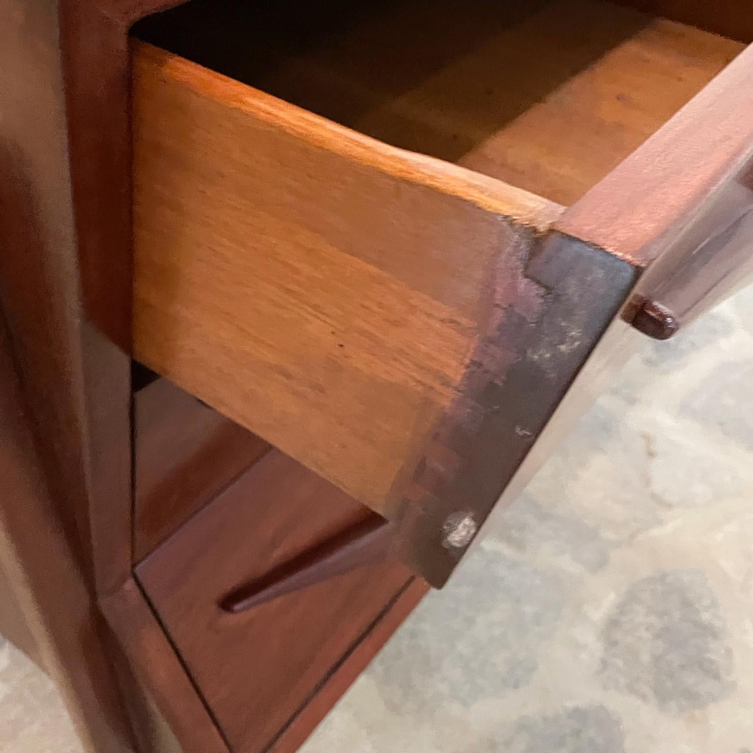 1950s Fabulous Floating Desk Mexican Mahogany  For Sale 2