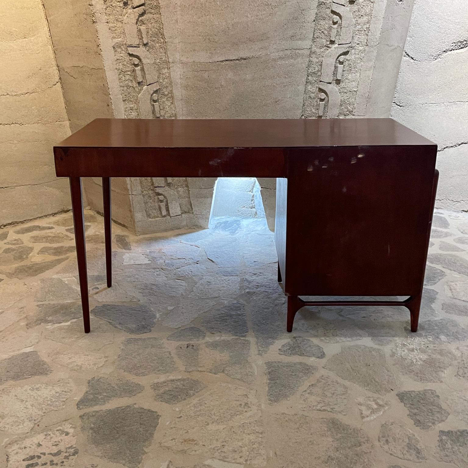 1950s Fabulous Floating Desk Mexican Mahogany (bureau flottant en acajou mexicain)  en vente 6