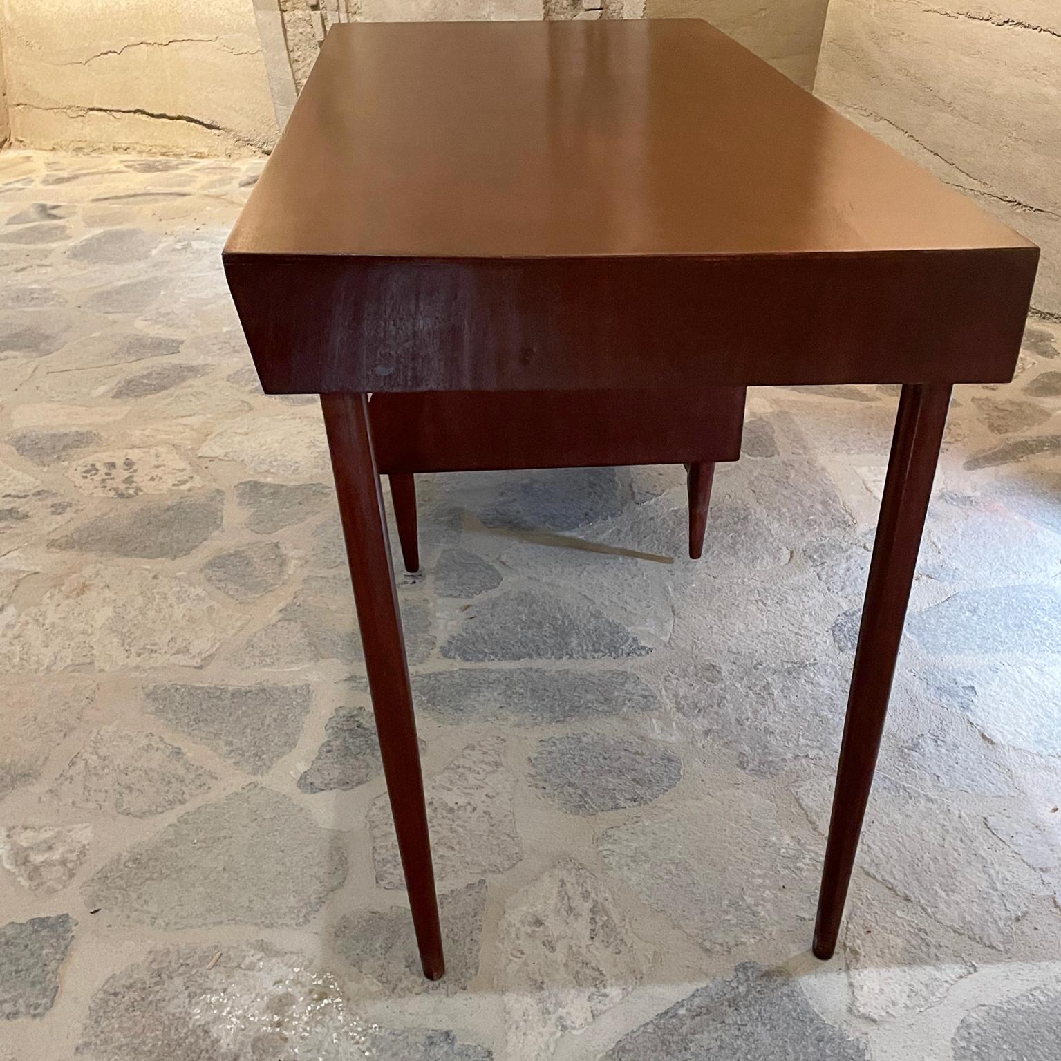 Milieu du XXe siècle 1950s Fabulous Floating Desk Mexican Mahogany (bureau flottant en acajou mexicain)  en vente