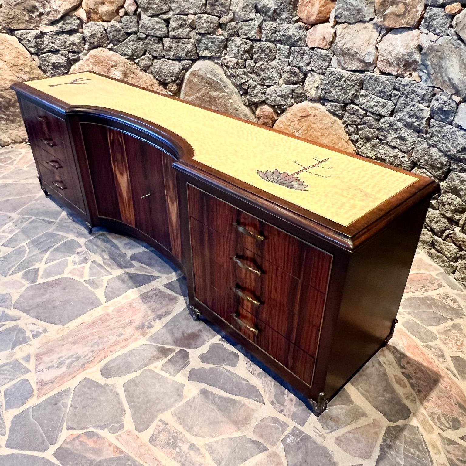 1950s Cómoda Pani a Medida-Credenza Palo de Rosa Hoja de Oro Bronce Ciudad de México Moderno de mediados de siglo en venta