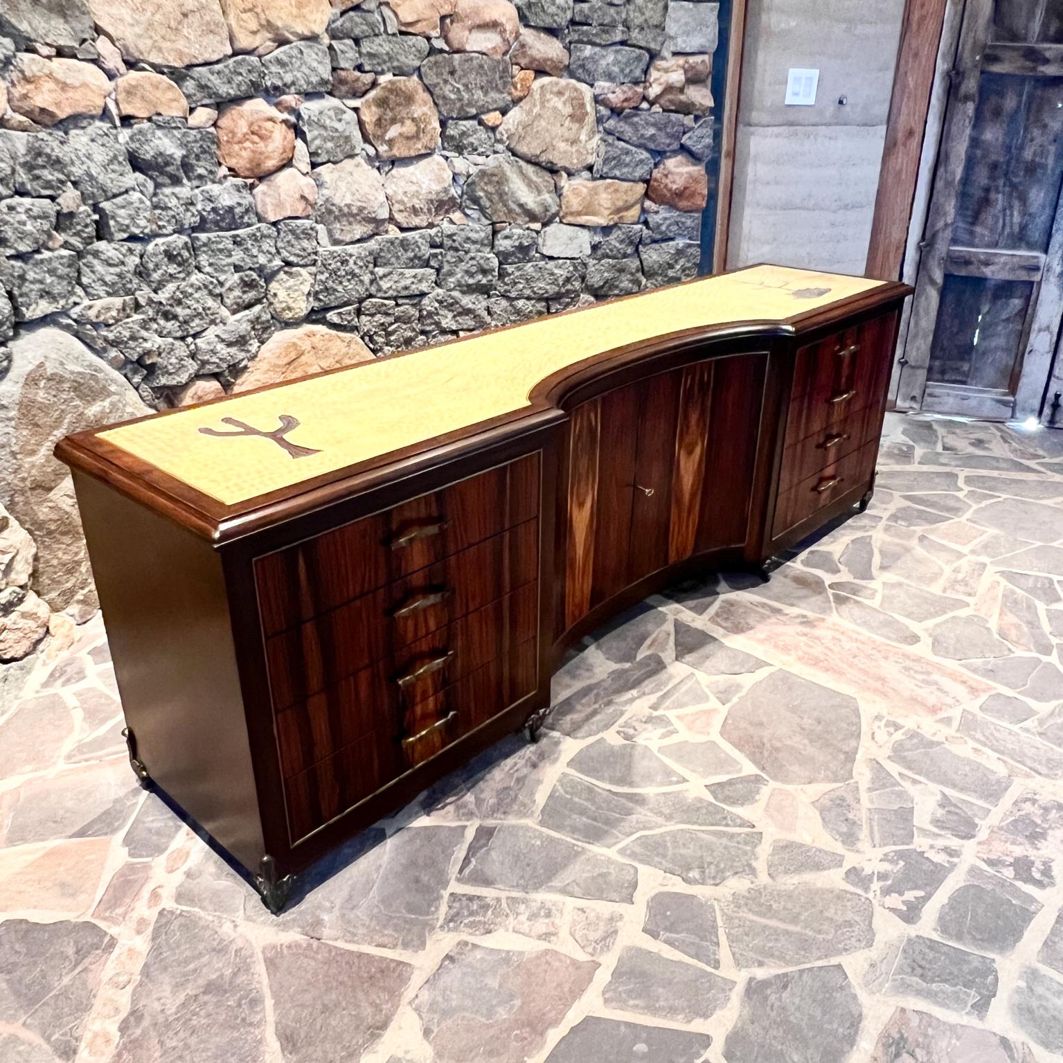 1950s Cómoda Pani a Medida-Credenza Palo de Rosa Hoja de Oro Bronce Ciudad de México Mexicano en venta