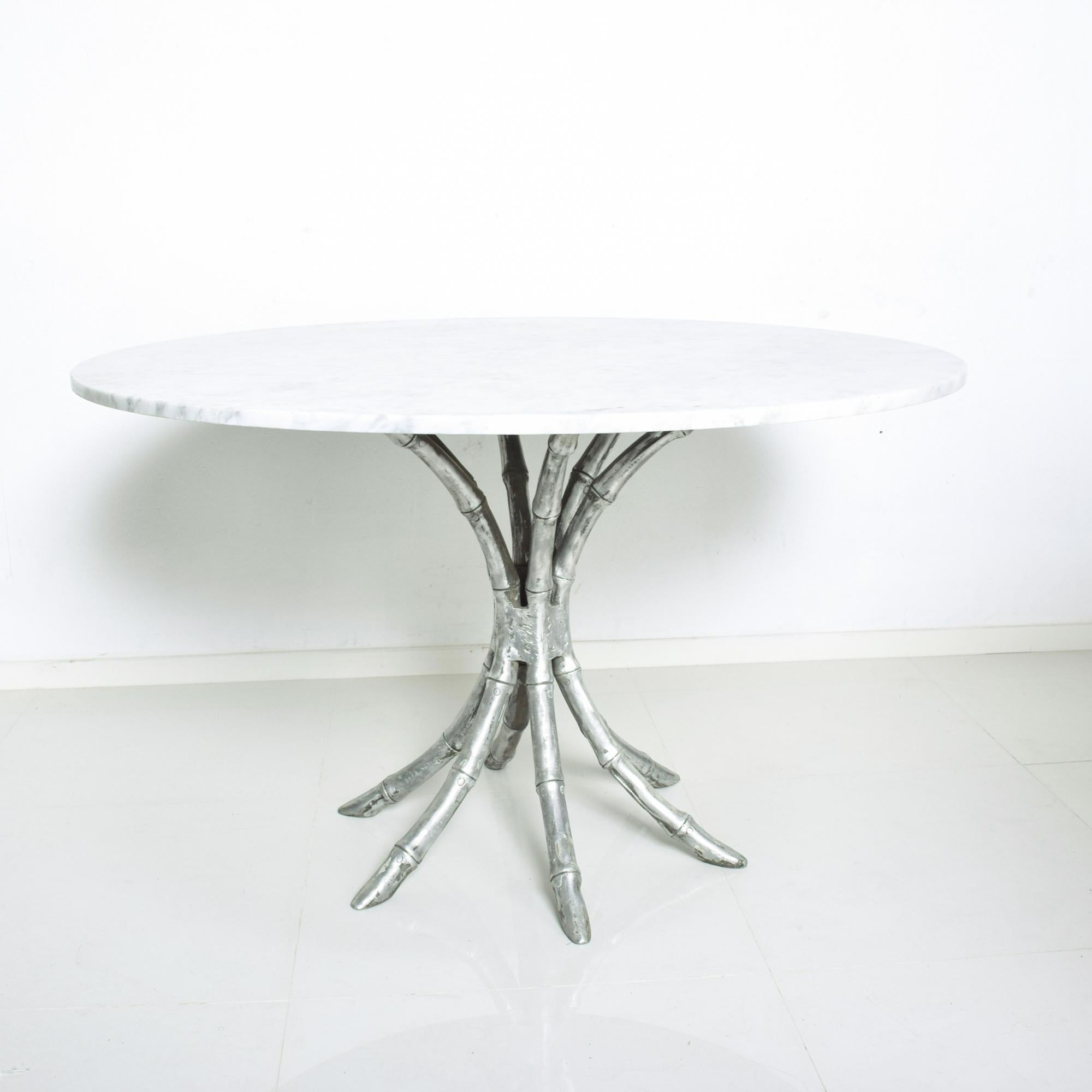 1950s Regency Faux Bamboo Pedestal Dining Table in Aluminum and Marble Mexico 3