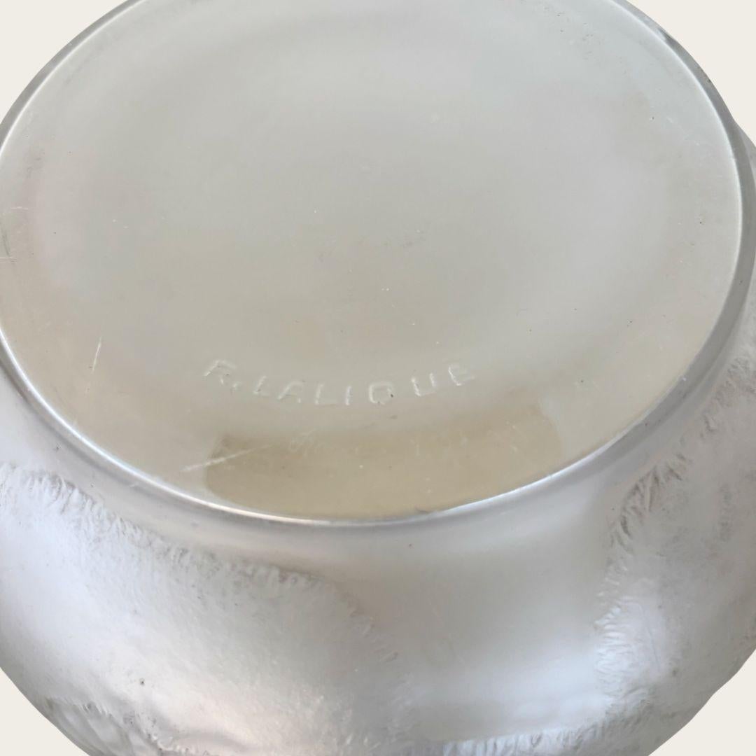 Satinato Vaso a bocca larga in vetro smerigliato Du Barry di René Lalique del 1950 in vendita