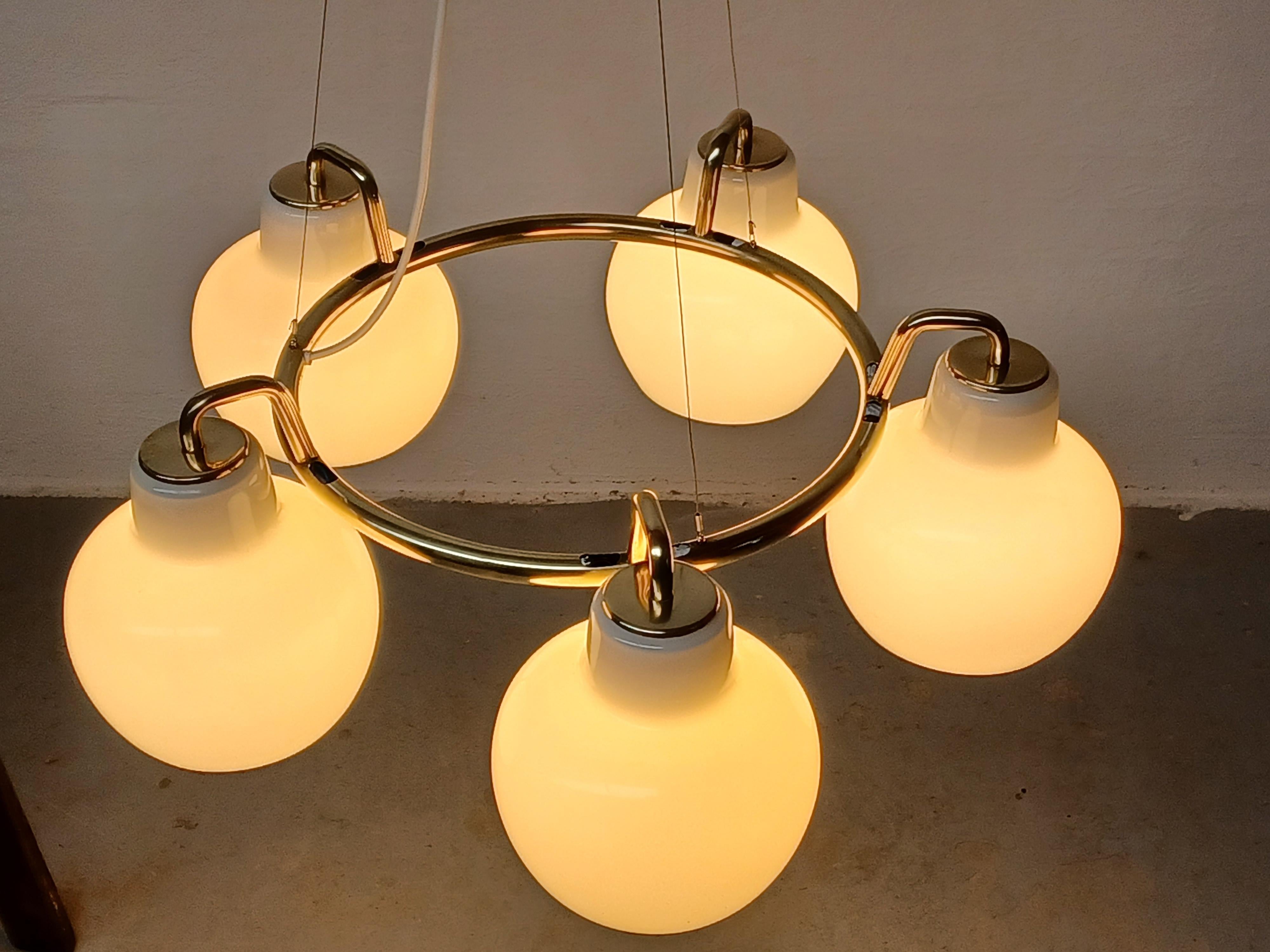1950s Restored 1'st Edition Vilhelm Lauritzen Ring Chandelier by Louis Poulsen For Sale 1