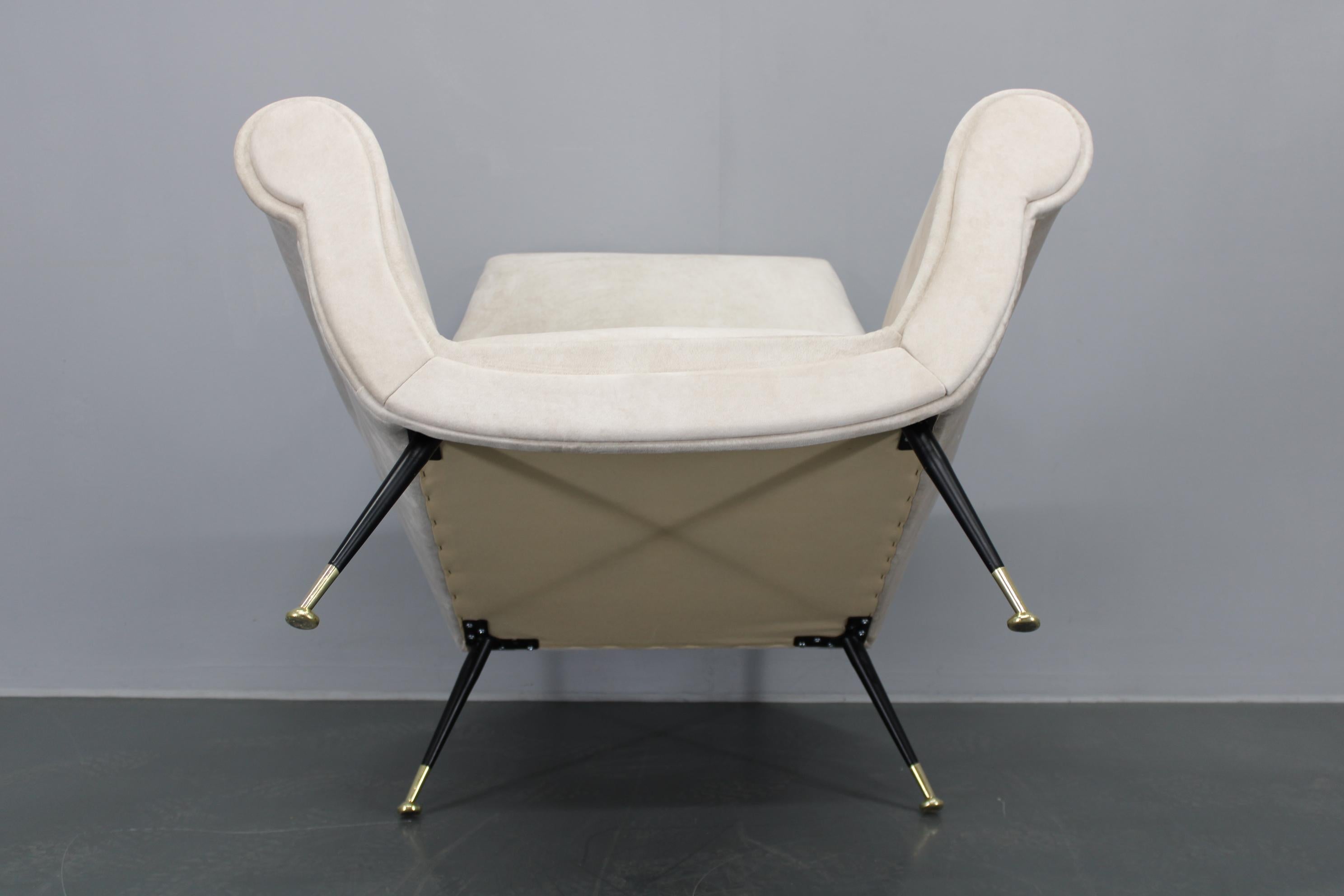 Poltrona italiana restaurata degli anni '50 in vendita 4