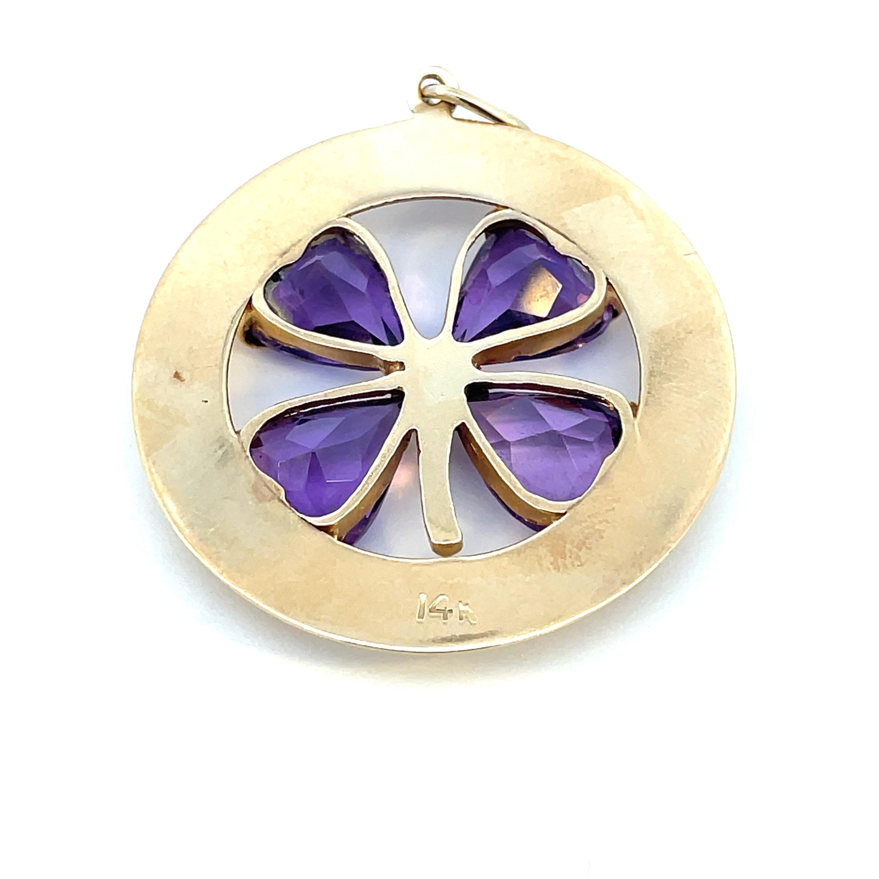 Taille cœur 1950s Retro 14k Yellow Gold and Heart Amethyst Clover Pendentif  en vente