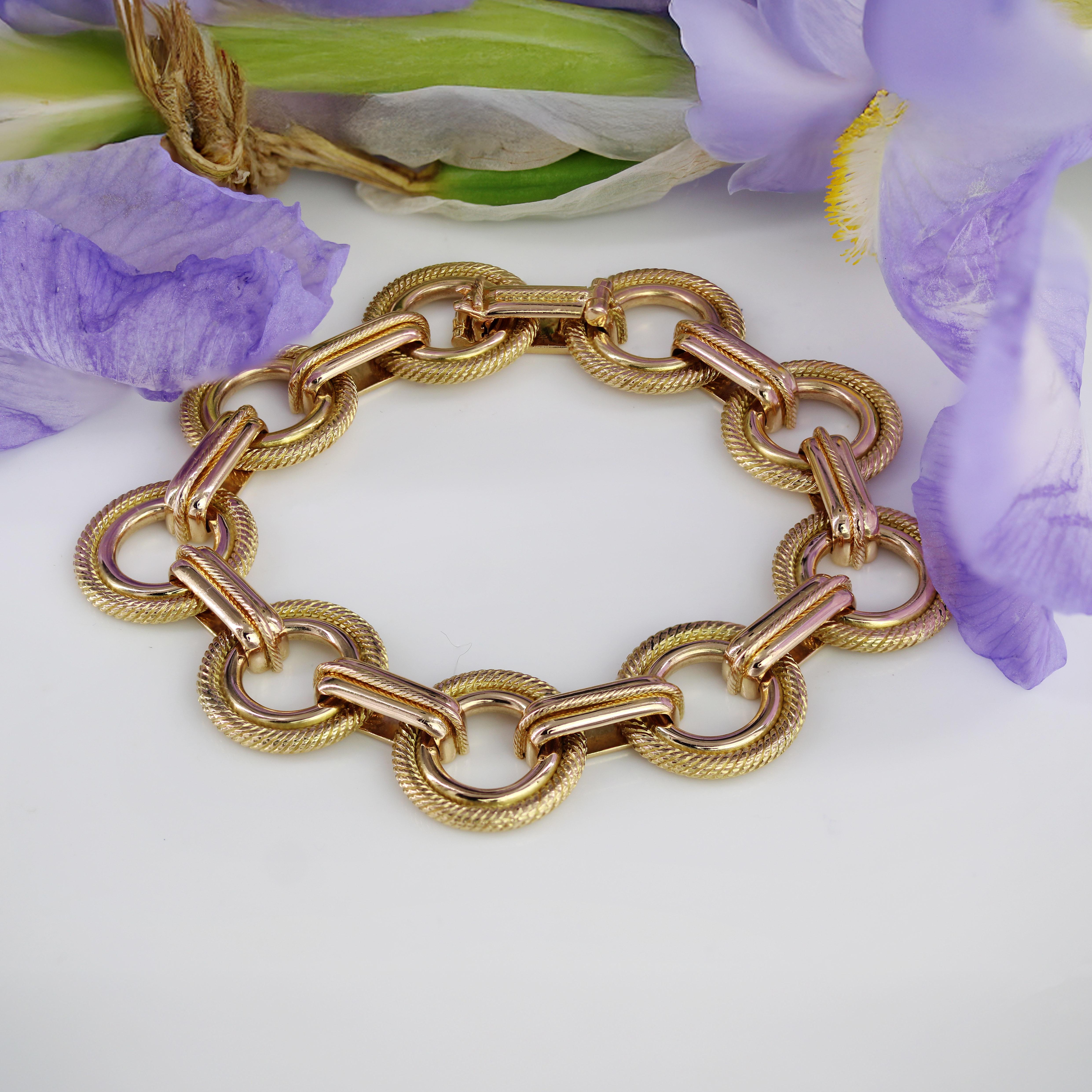 1950s Retro 18 Karat Rose Gold Round Links Bracelet In Excellent Condition For Sale In Poitiers, FR