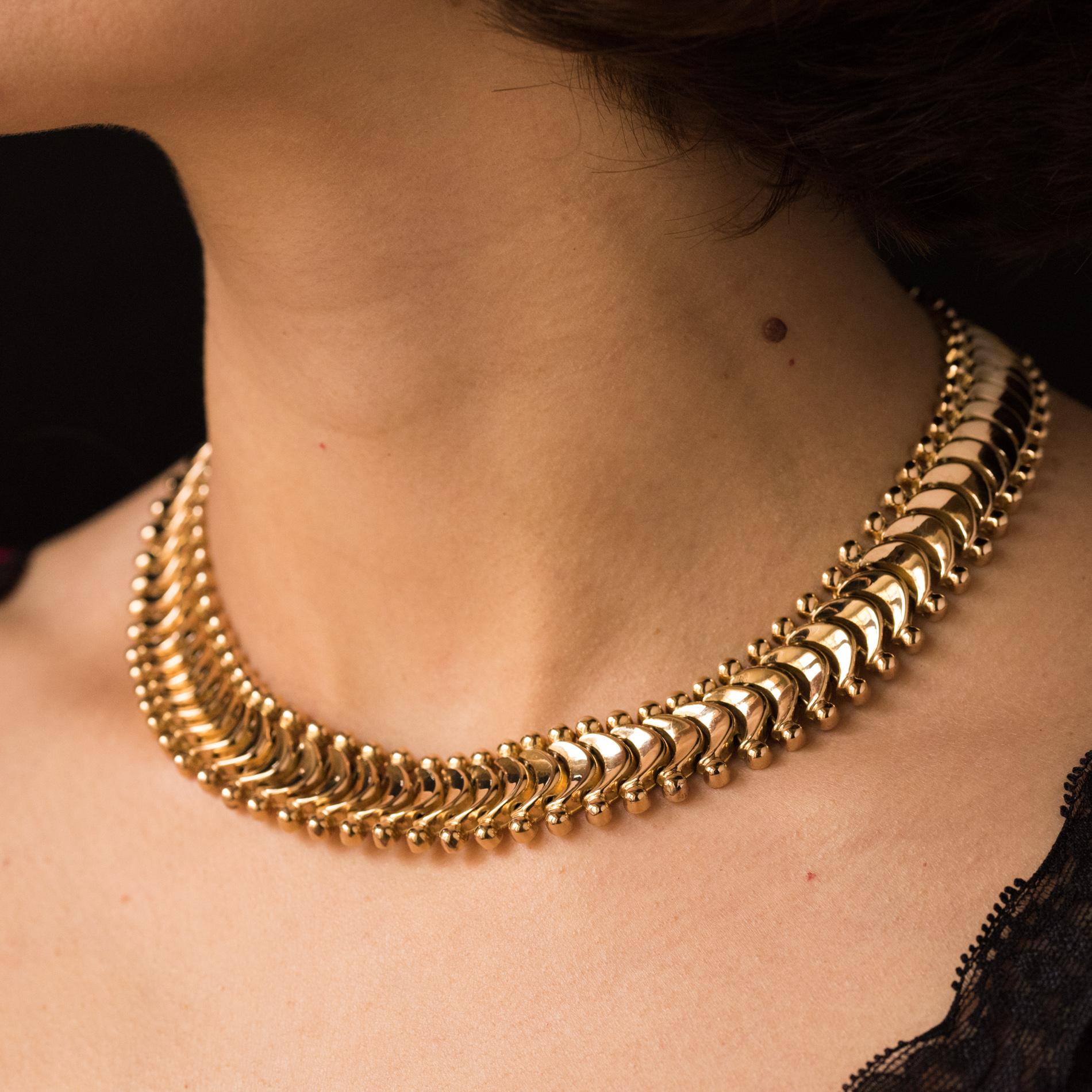 1950s Retro 18 Karat Yellow Gold Articulated Retro Necklace In Excellent Condition In Poitiers, FR