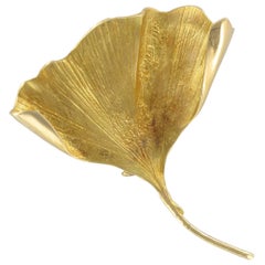 1950s Retro 18 Karats Yellow Gold Ginkgo Biloba Leaf Brooch