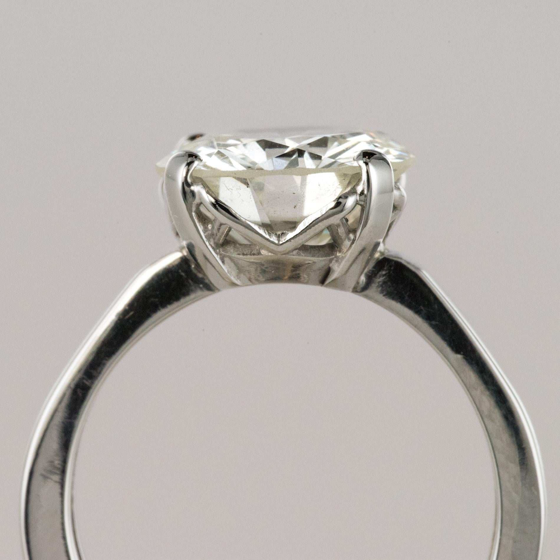 1950s Retro 3.20 Carat Diamond White Gold Solitary Ring For Sale 5