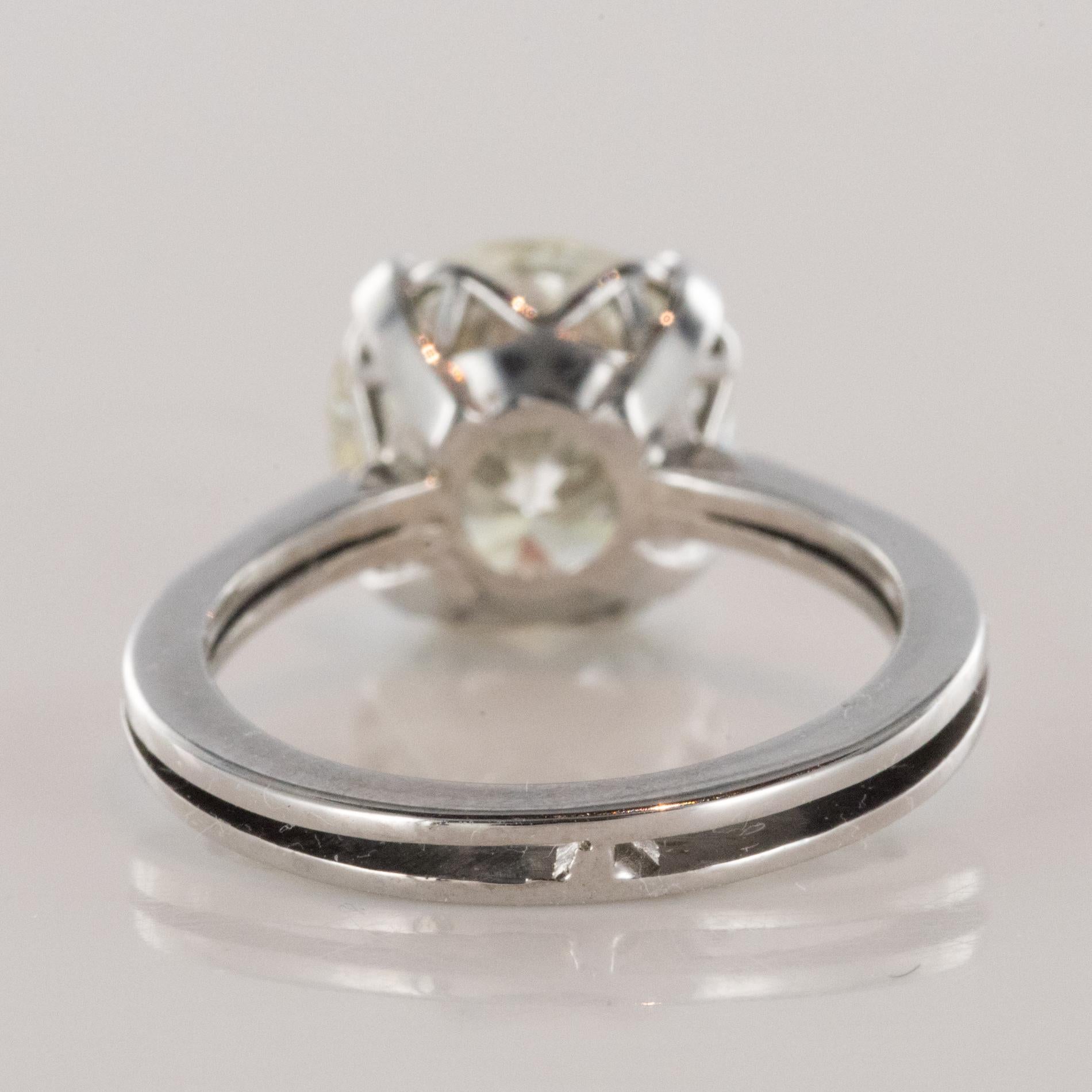 1950s Retro 3.20 Carat Diamond White Gold Solitary Ring For Sale 6