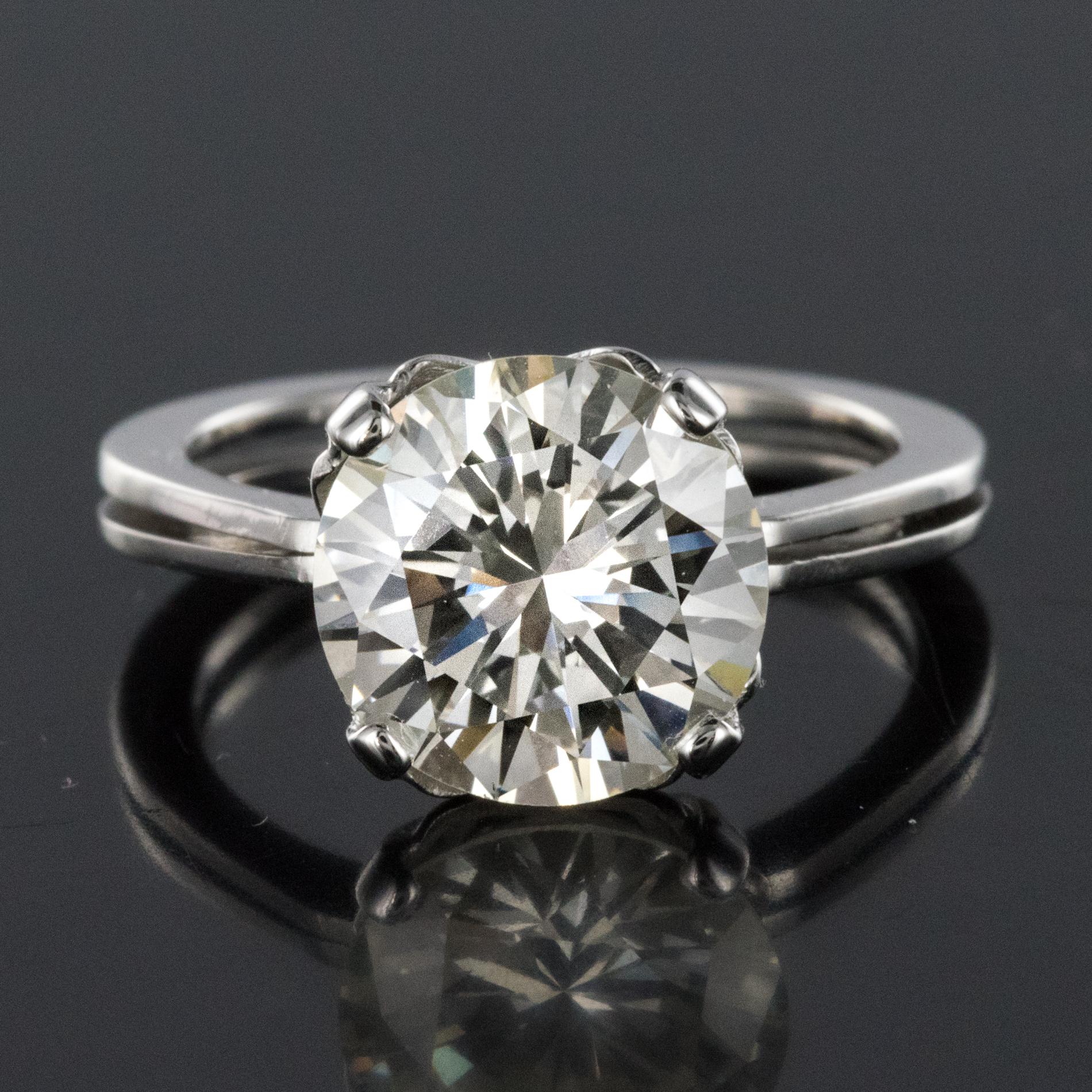 1950s Retro 3.20 Carat Diamond White Gold Solitary Ring For Sale 7