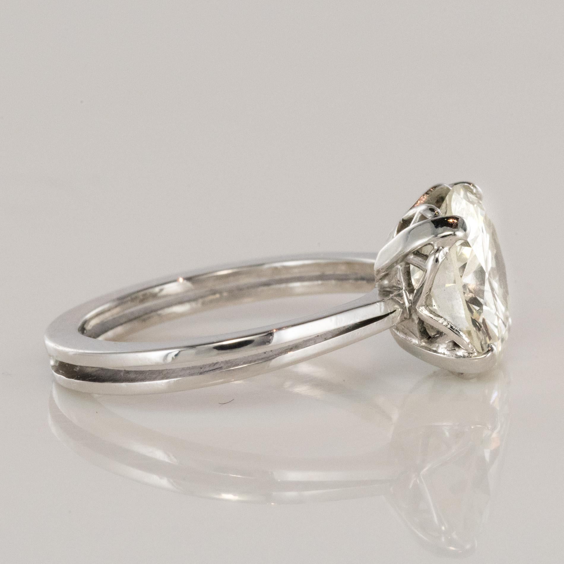 1950s Retro 3.20 Carat Diamond White Gold Solitary Ring For Sale 3