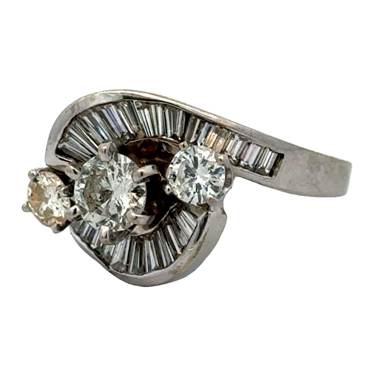1950's Retro Baguette & runder Brillant Diamant 18 Karat Weißgold Vintage Ring Damen im Angebot