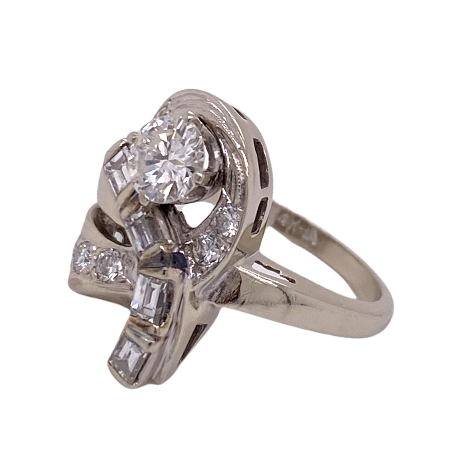 1950er Jahre Retro Diamant 14 Karat Weißgold Vintage Cocktail-Ring im Zustand „Hervorragend“ in Boca Raton, FL