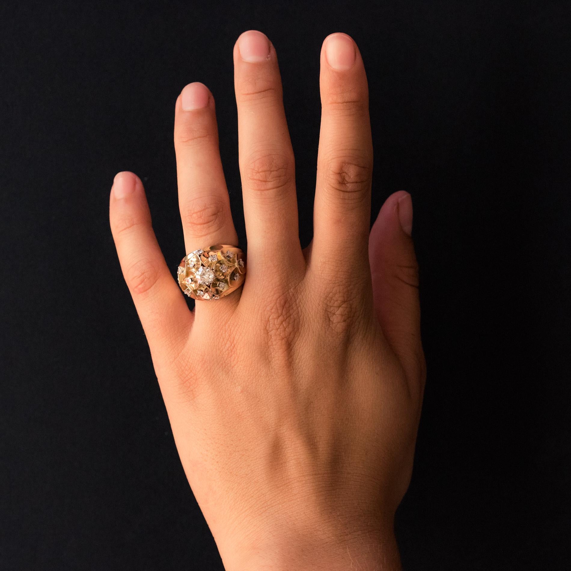 Ring in 18 karat yellow gold, eagle's head hallmark and platinum dog's head hallmark.
Dome ring, this important retro ring is set on its top, on platinum, with an antique brilliant-cut diamond. The dome is formed of gold petals each set on platinum