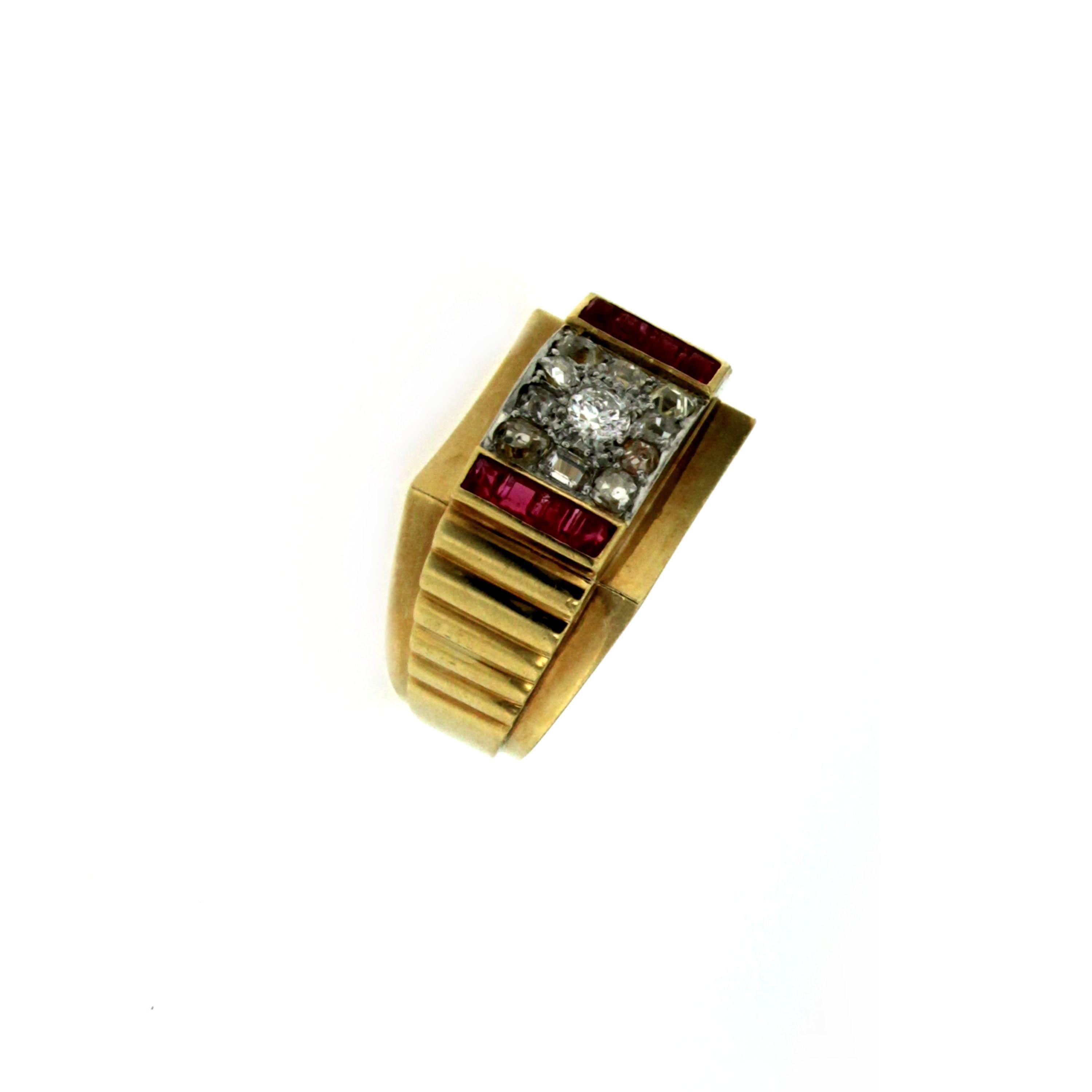 A Beautiful Retro band ring hand made in 18k Yellow/white Gold and set with 1 large European Cut Diamond in the center, weighs 0,30 ct graded H/I color Vs clarity, surrounded by 0,60 carat of colored diamonds custom cut pave setting, on the two