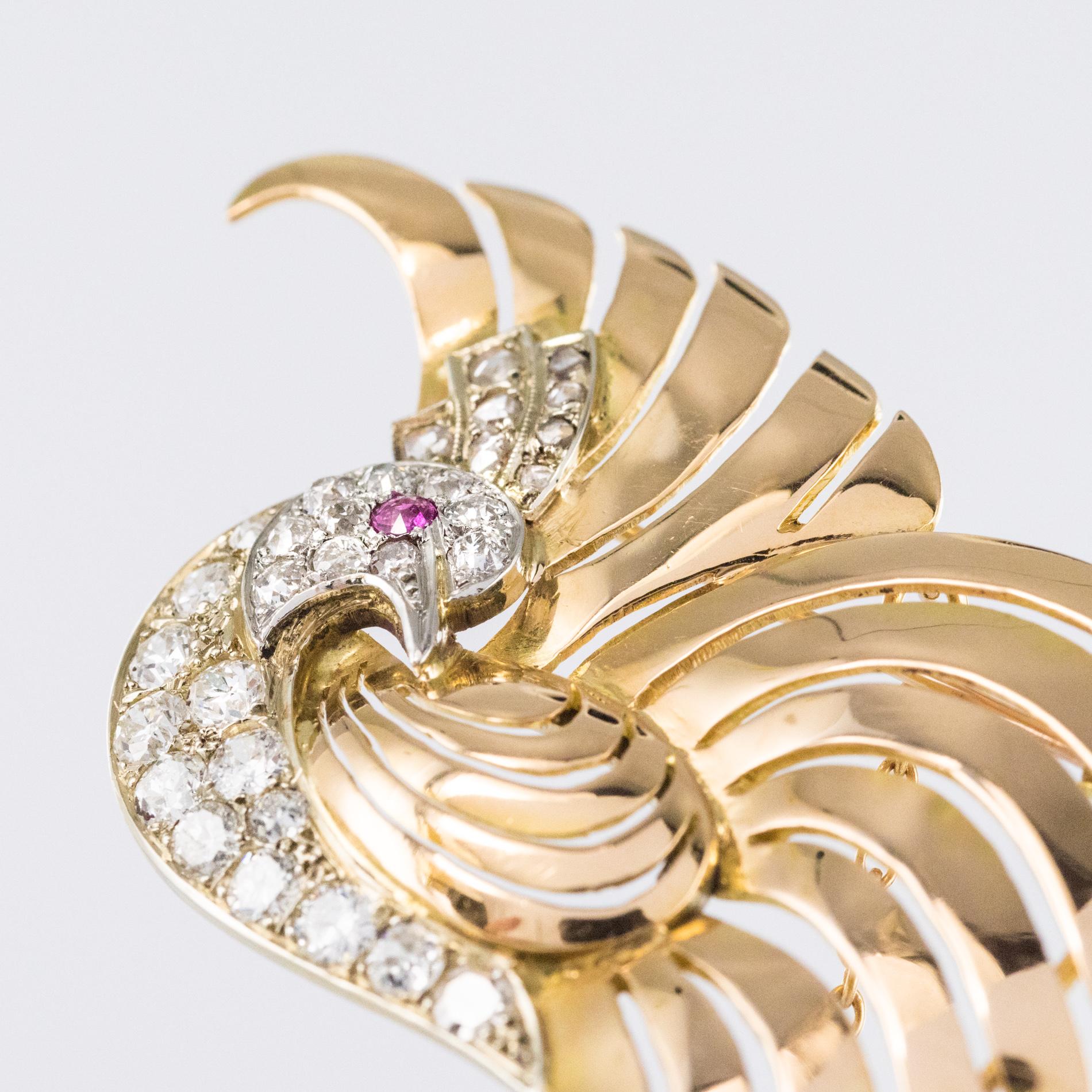 Broche rtro oiseau de paradis en or jaune 18 carats avec diamants et rubis, annes 1950 en vente 1