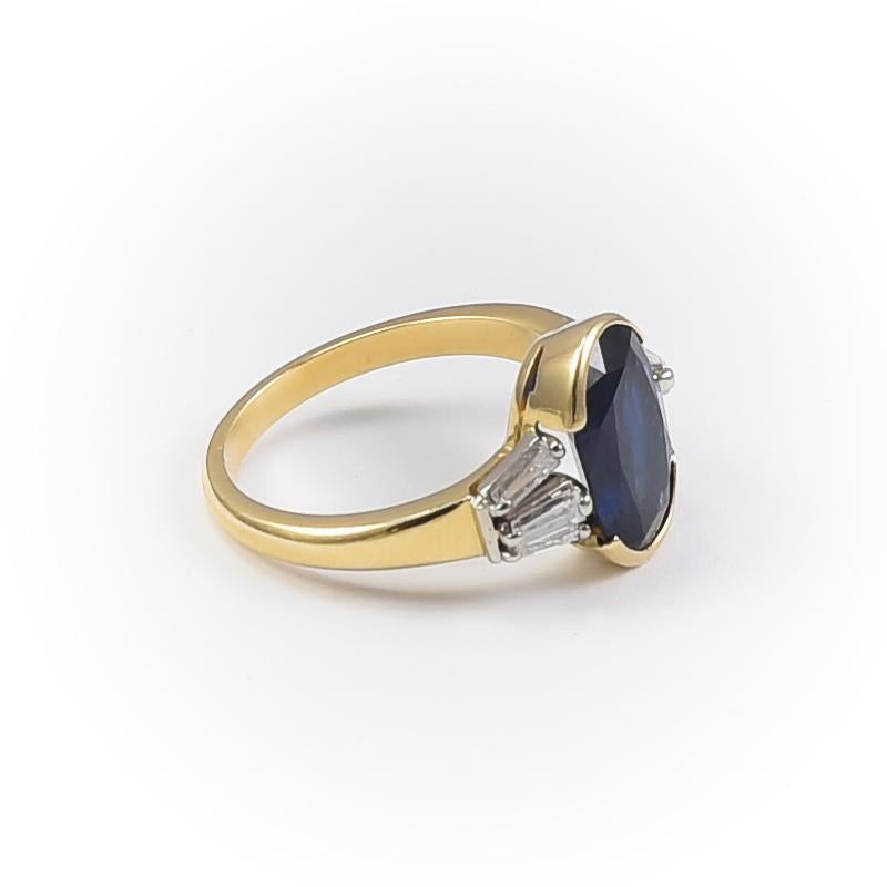Women's or Men's 1950s Retro Engagement Sapphire Ring with Diamonds in 18 Karat Gold For Sale