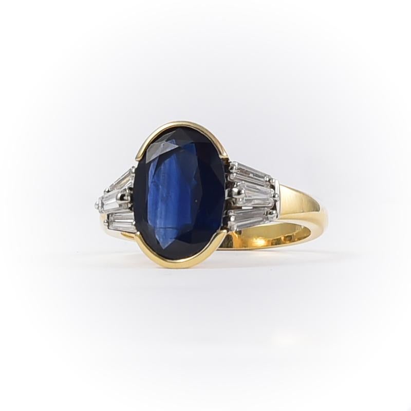 1950s Retro Engagement Sapphire Ring with Diamonds in 18 Karat Gold For Sale 2