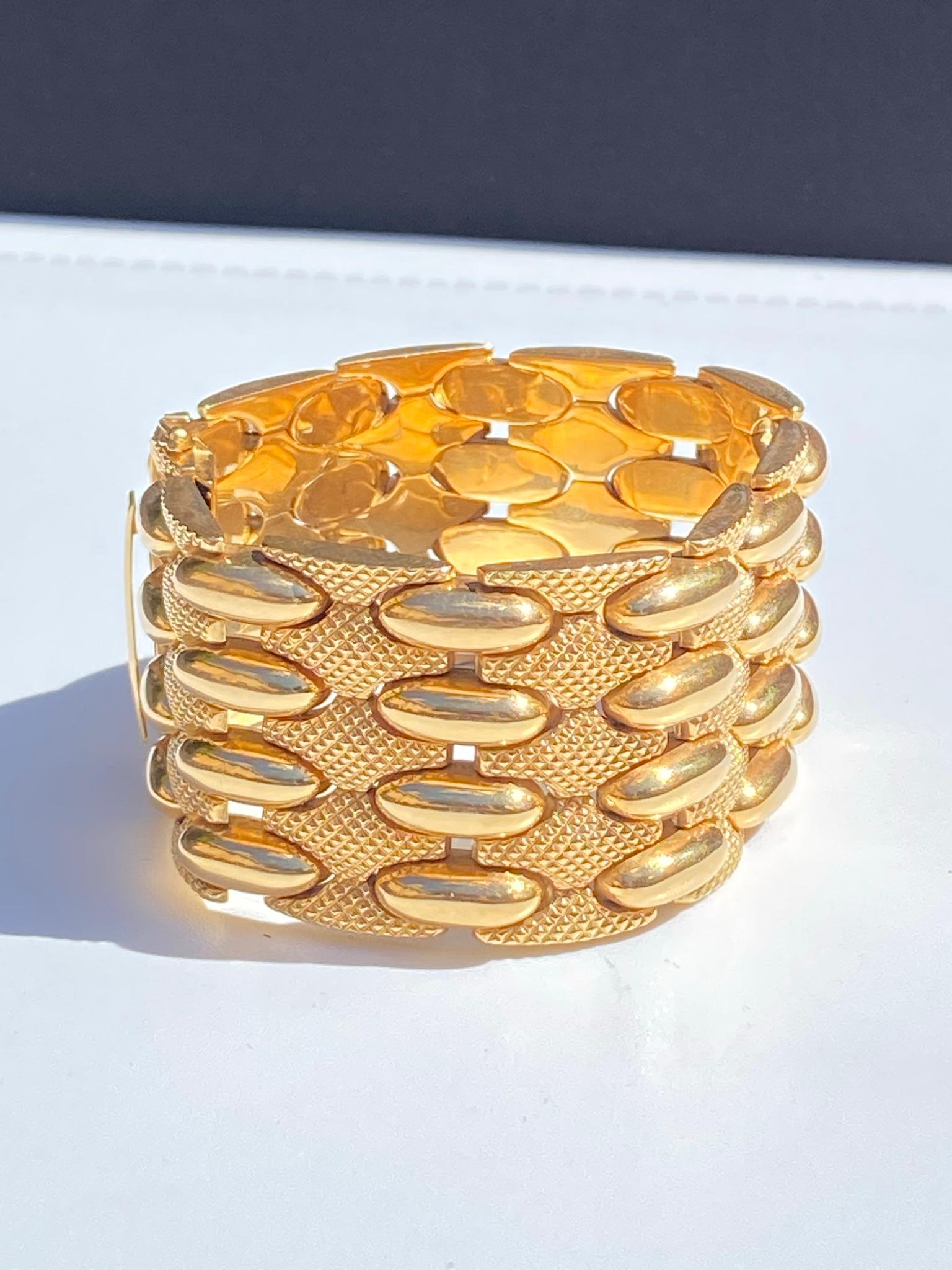 Bracelet jonc pour homme en or jaune 18 carats et or 18 carats de l'époque rétro des années 1950 83,4 grammes en vente 3