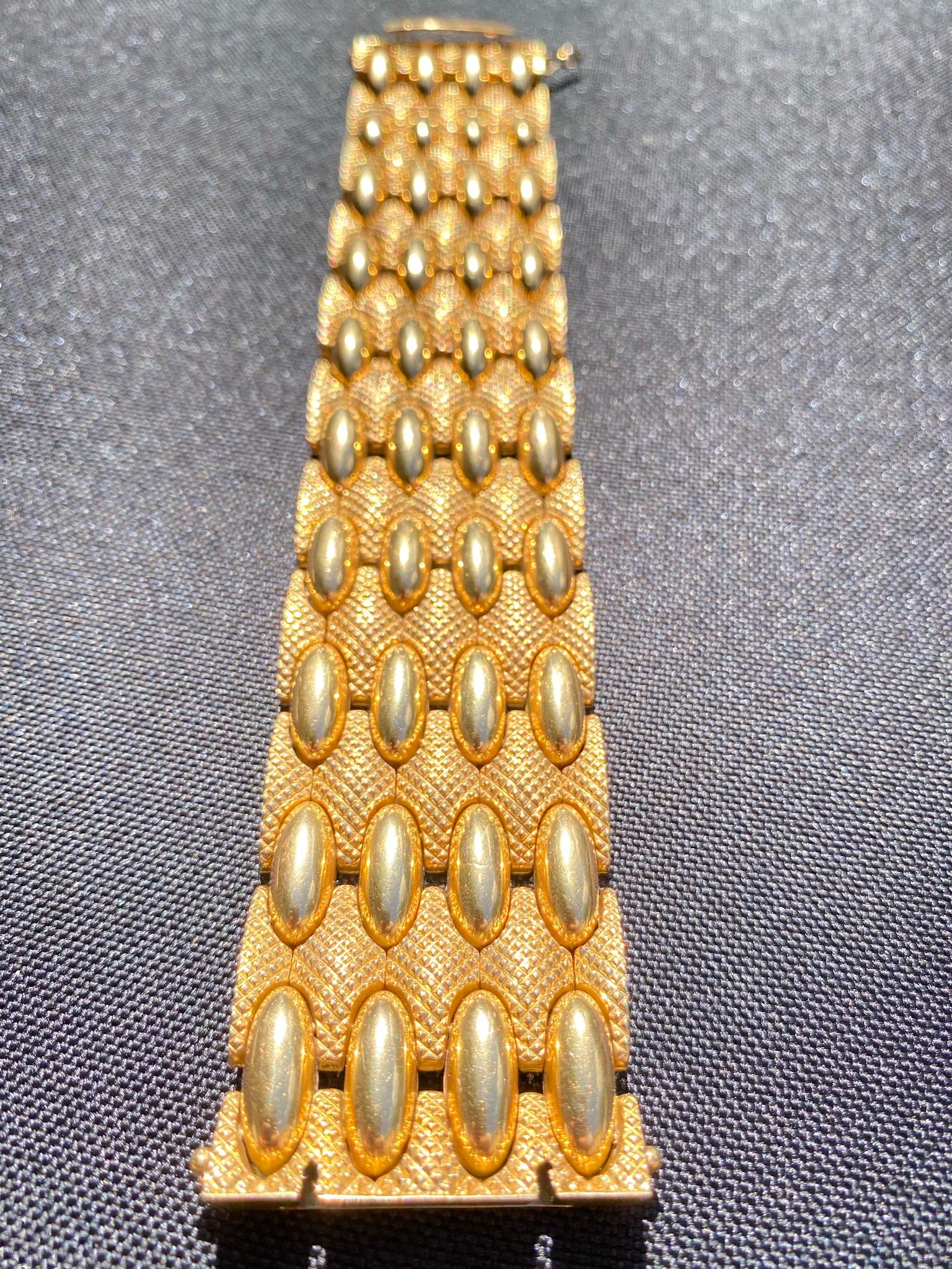 Bracelet jonc pour homme en or jaune 18 carats et or 18 carats de l'époque rétro des années 1950 83,4 grammes Excellent état - En vente à Miami, FL